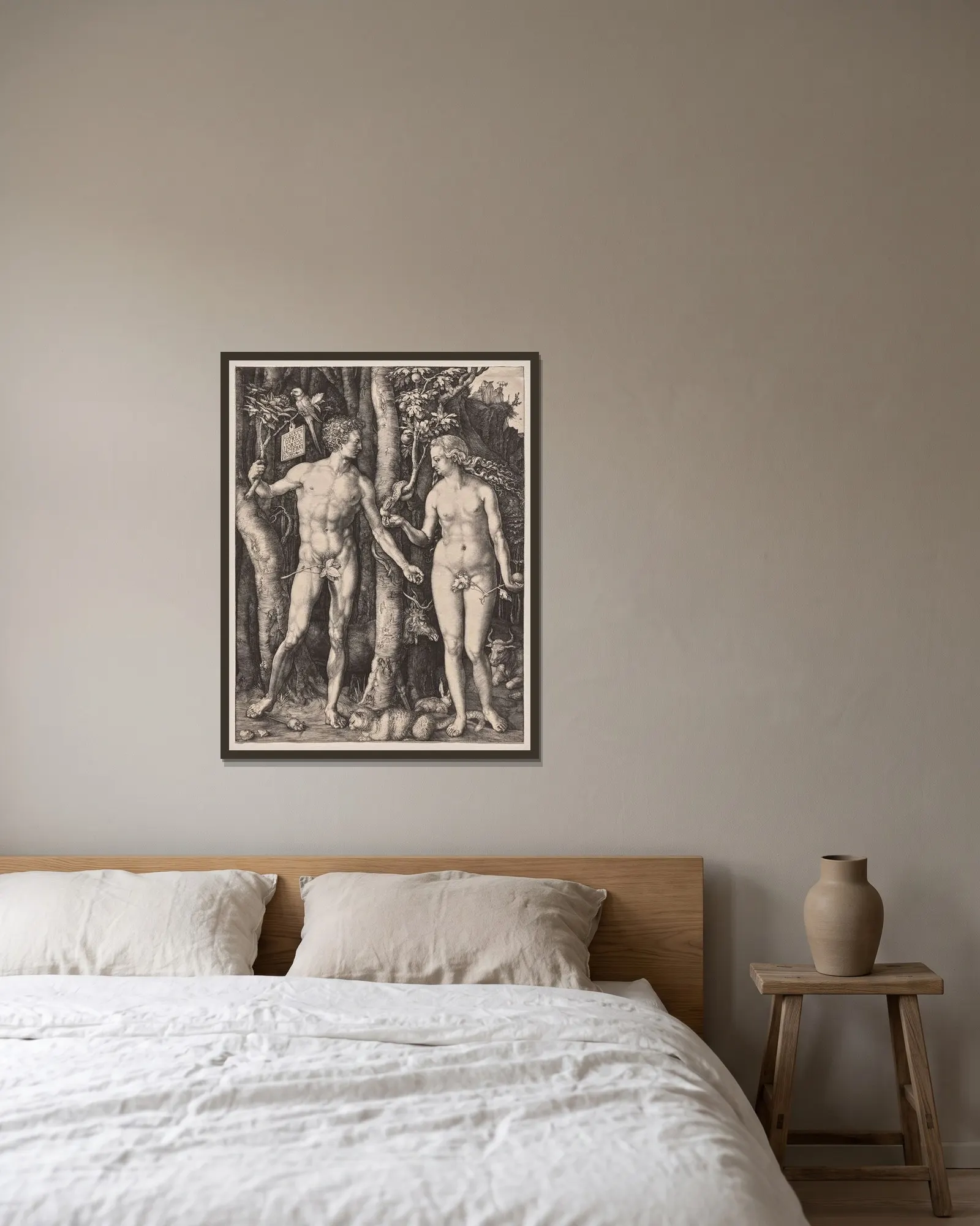 Adam and Eve, 1504 av Albrecht Dürer inramad på en vägg