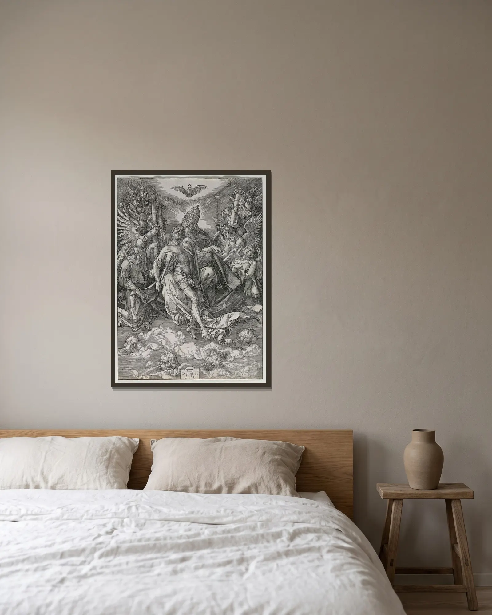 The Holy Trinity av Albrecht Dürer inramad på en vägg