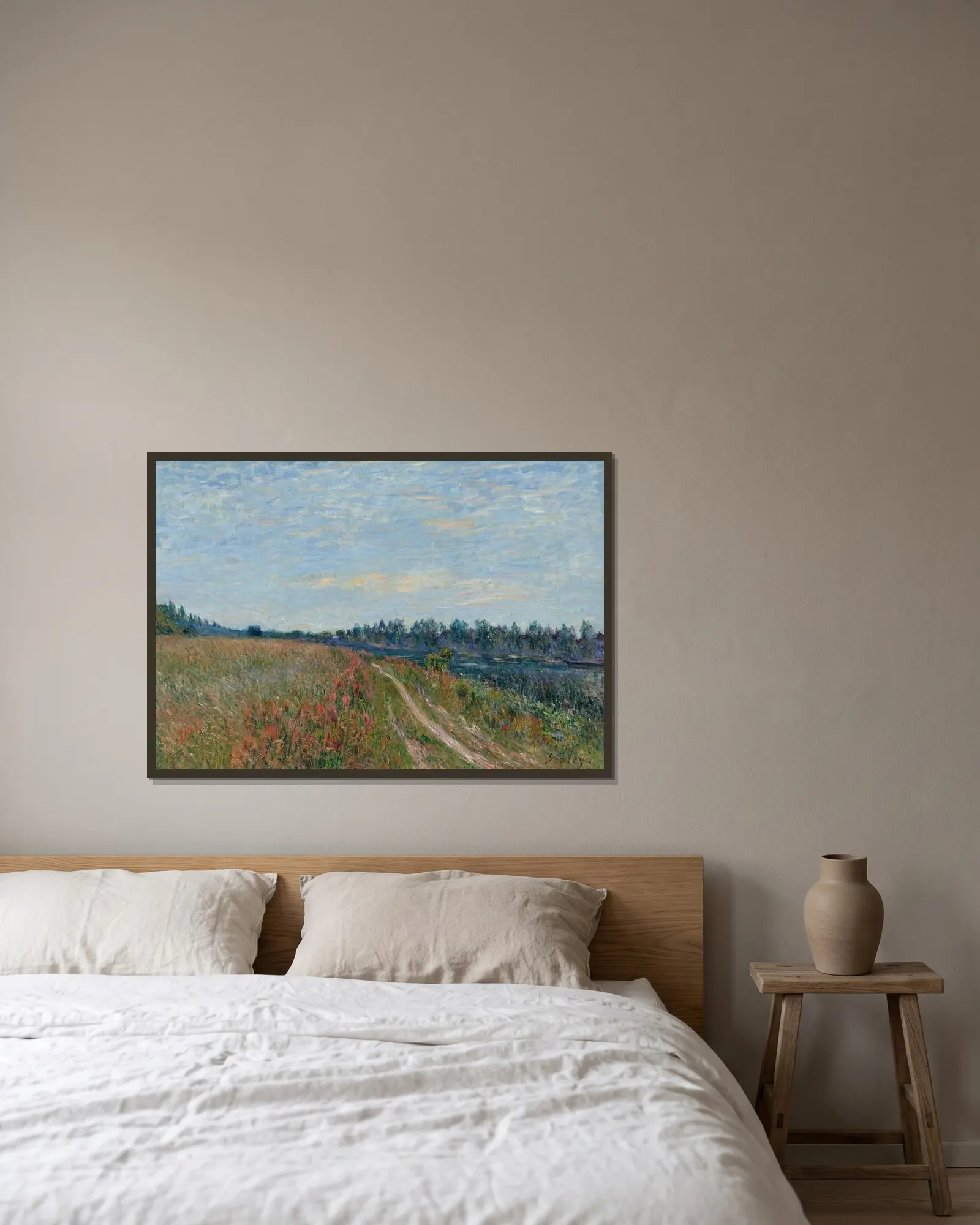 La prairie av Alfred Sisley inramad på en vägg