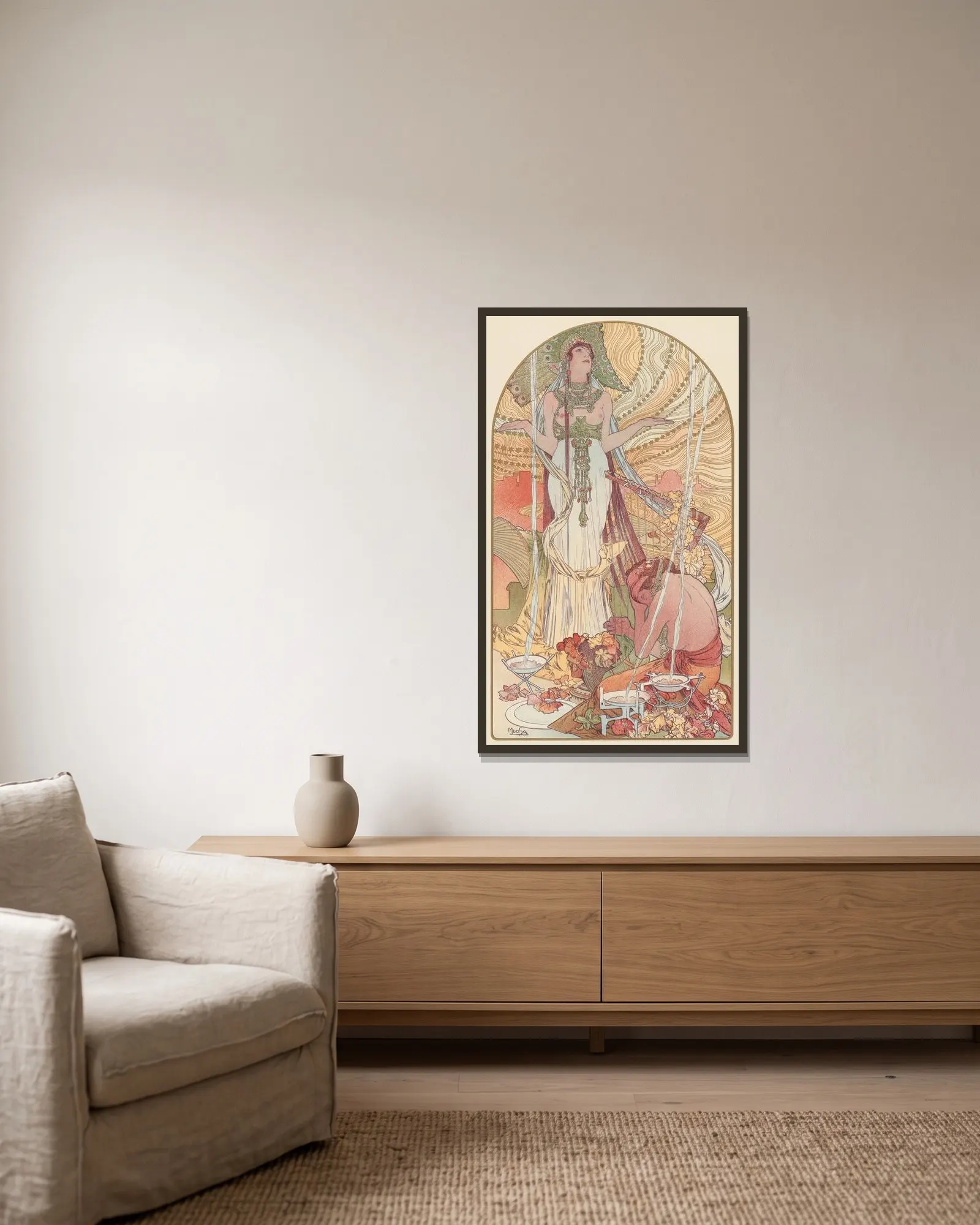 Incantation (Salammbo) av Alphonse Mucha inramad på en vägg