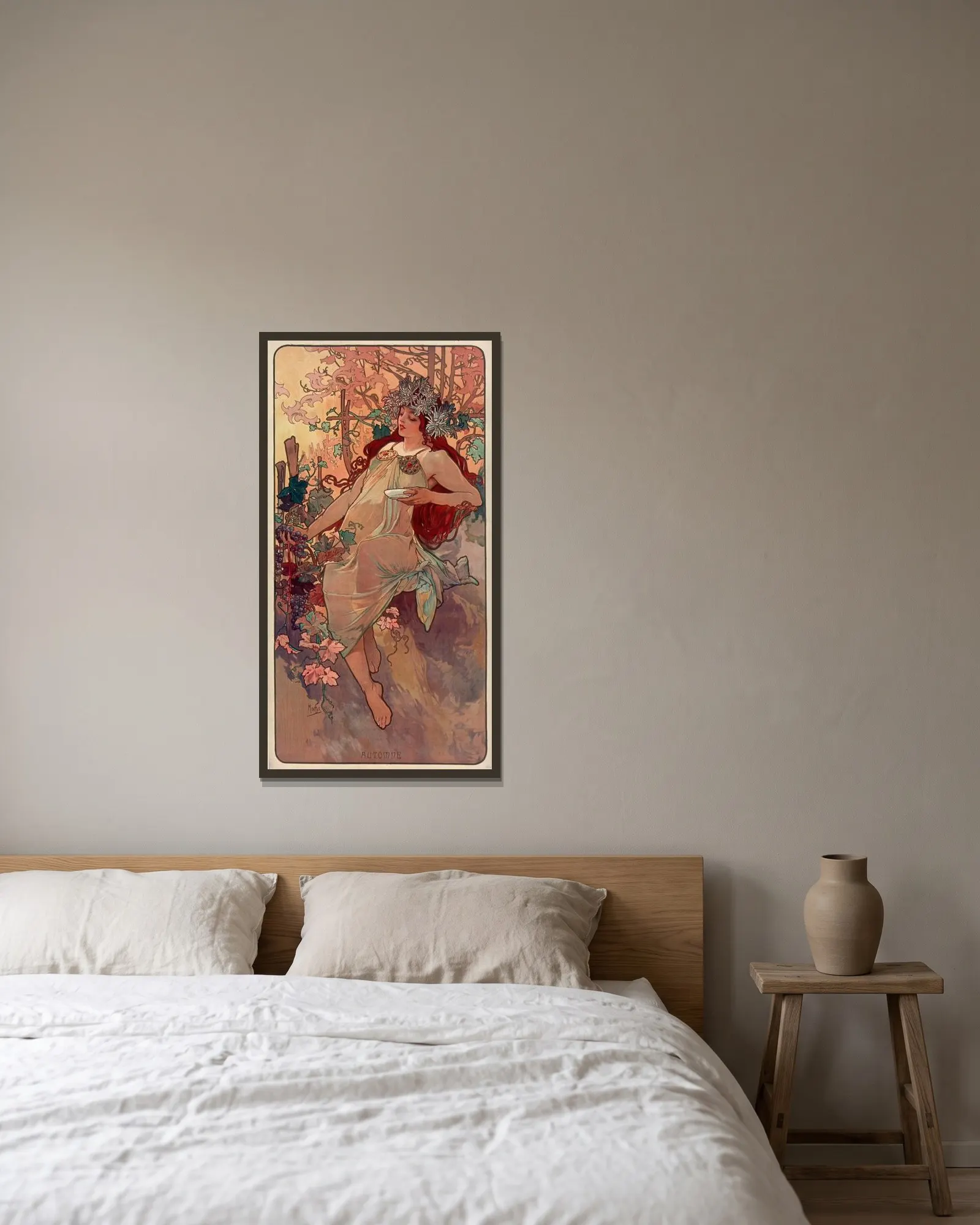 Les Saisons – automne av Alphonse Mucha inramad på en vägg