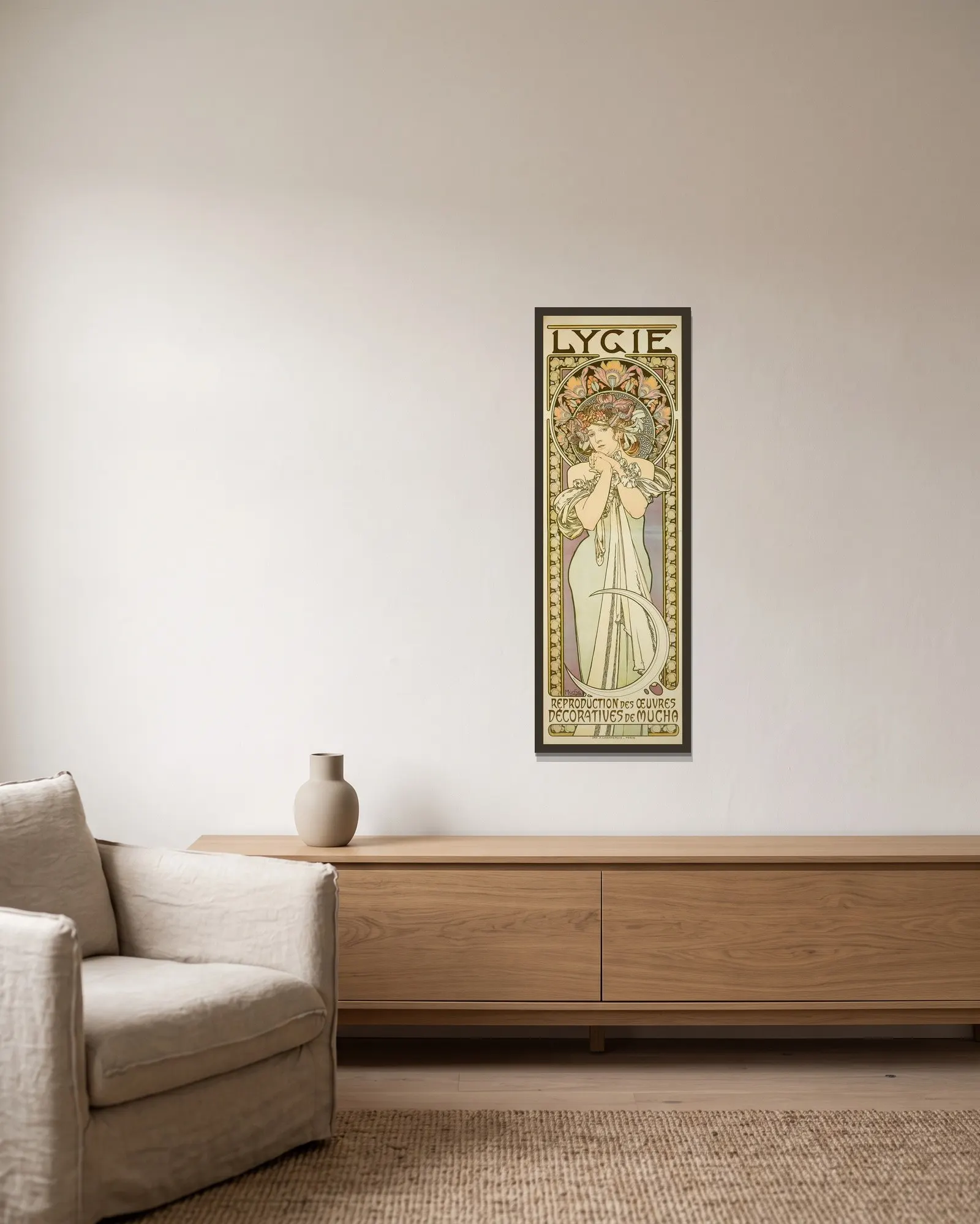 Lygie av Alphonse Mucha inramad på en vägg