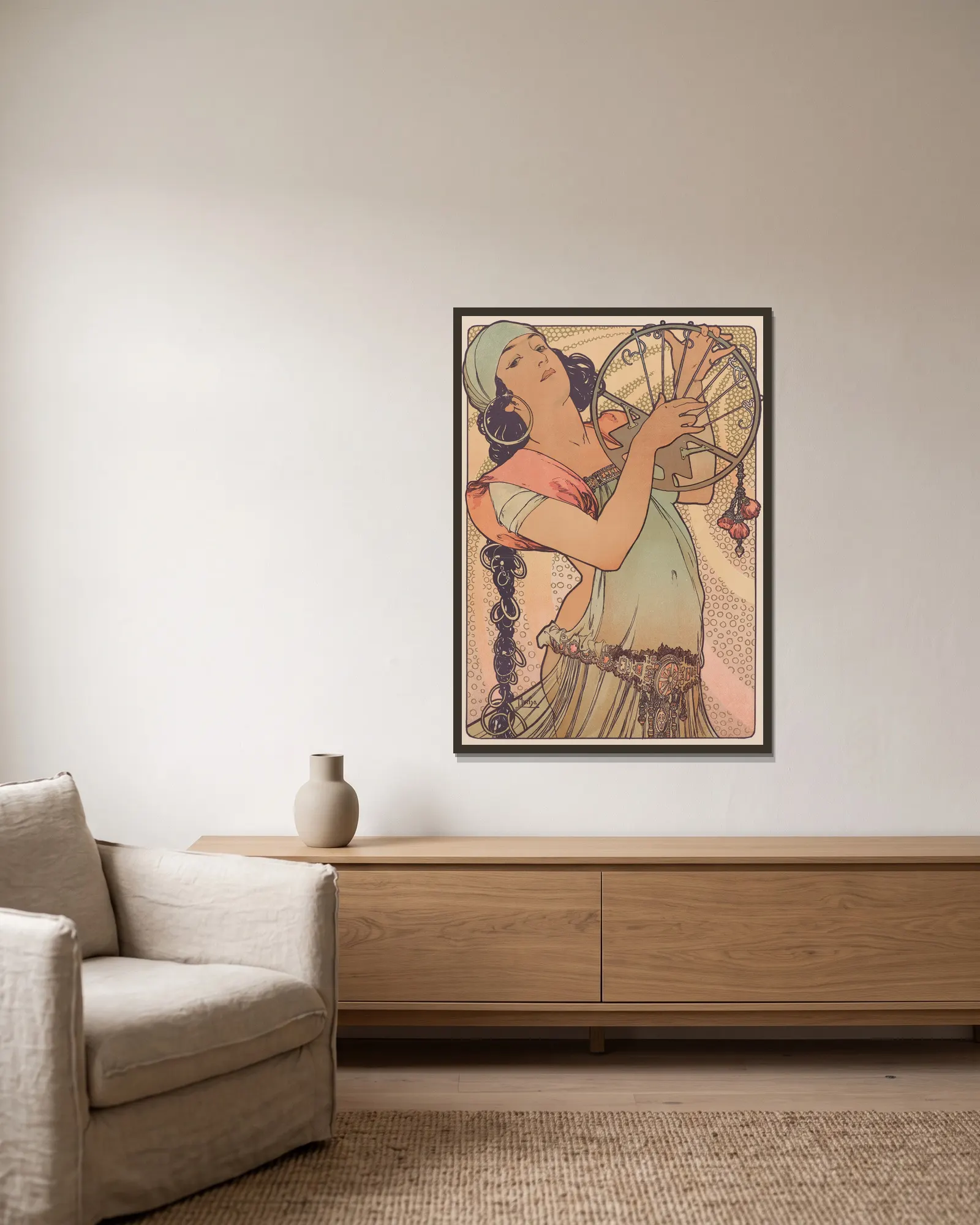 Salomé av Alphonse Mucha inramad på en vägg