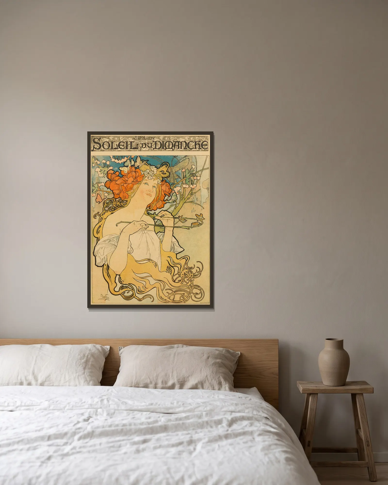 Soleil du Dimanche av Alphonse Mucha inramad på en vägg