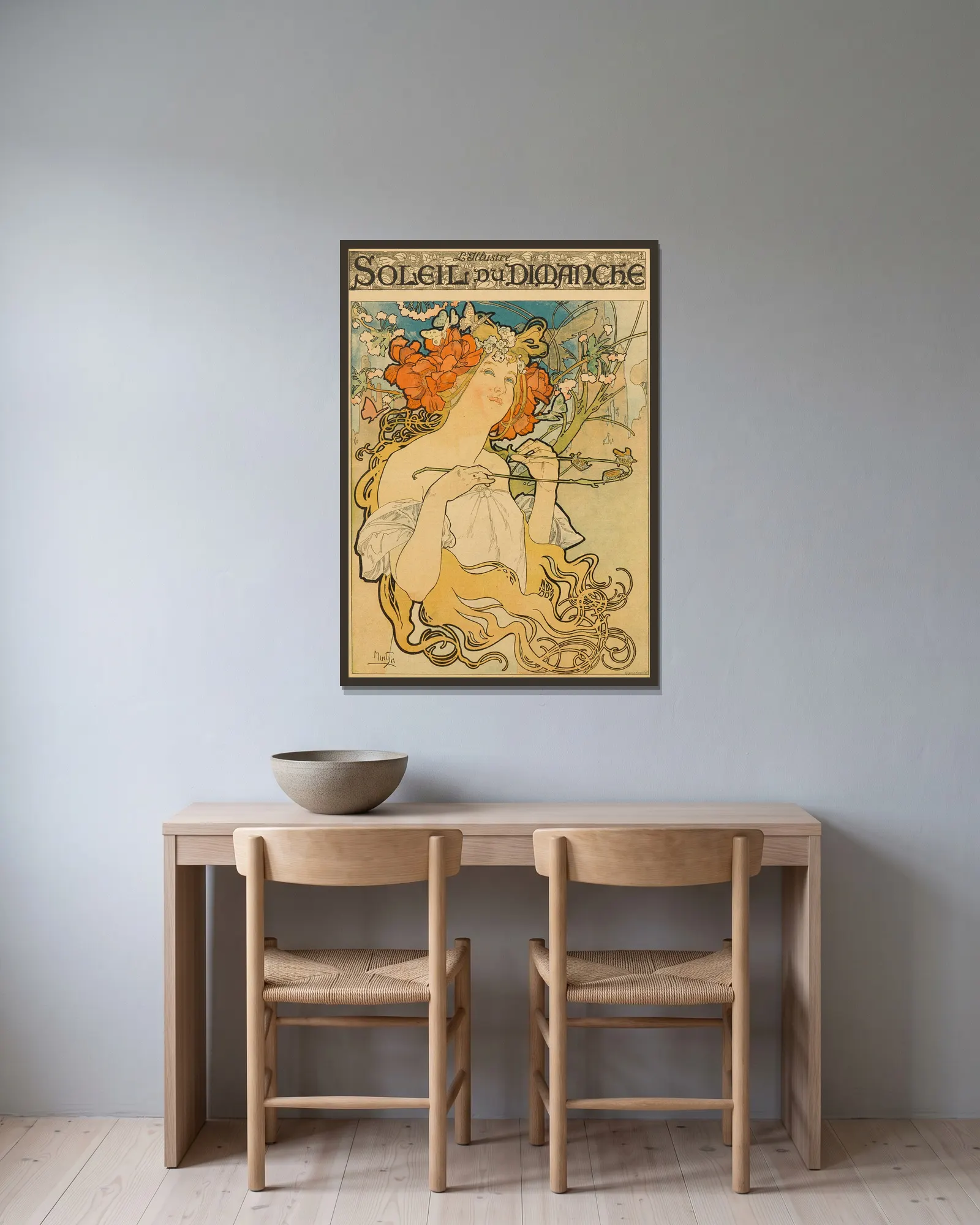 Soleil du Dimanche av Alphonse Mucha inramad på en vägg
