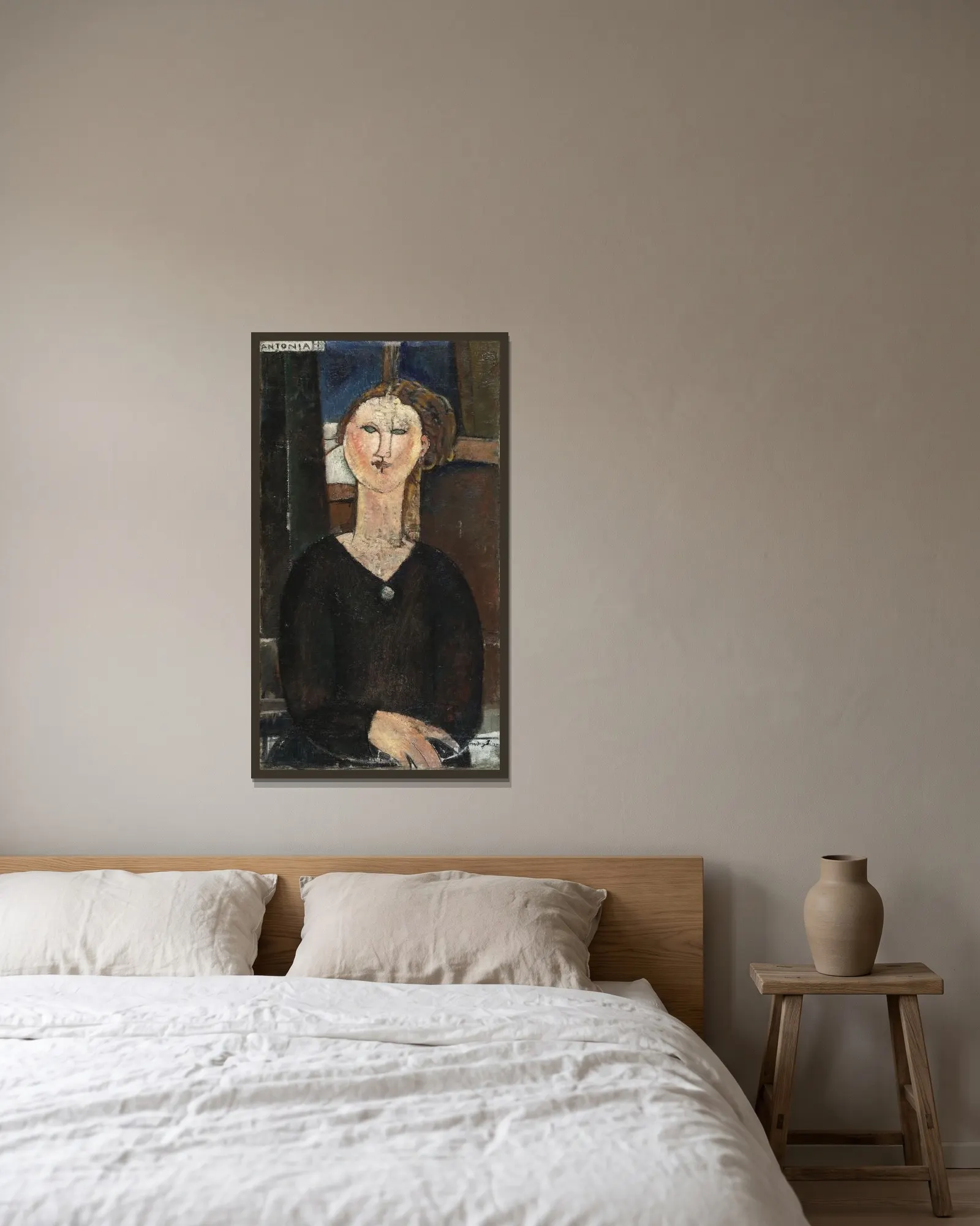 Antonia av Amedeo Modigliani inramad på en vägg