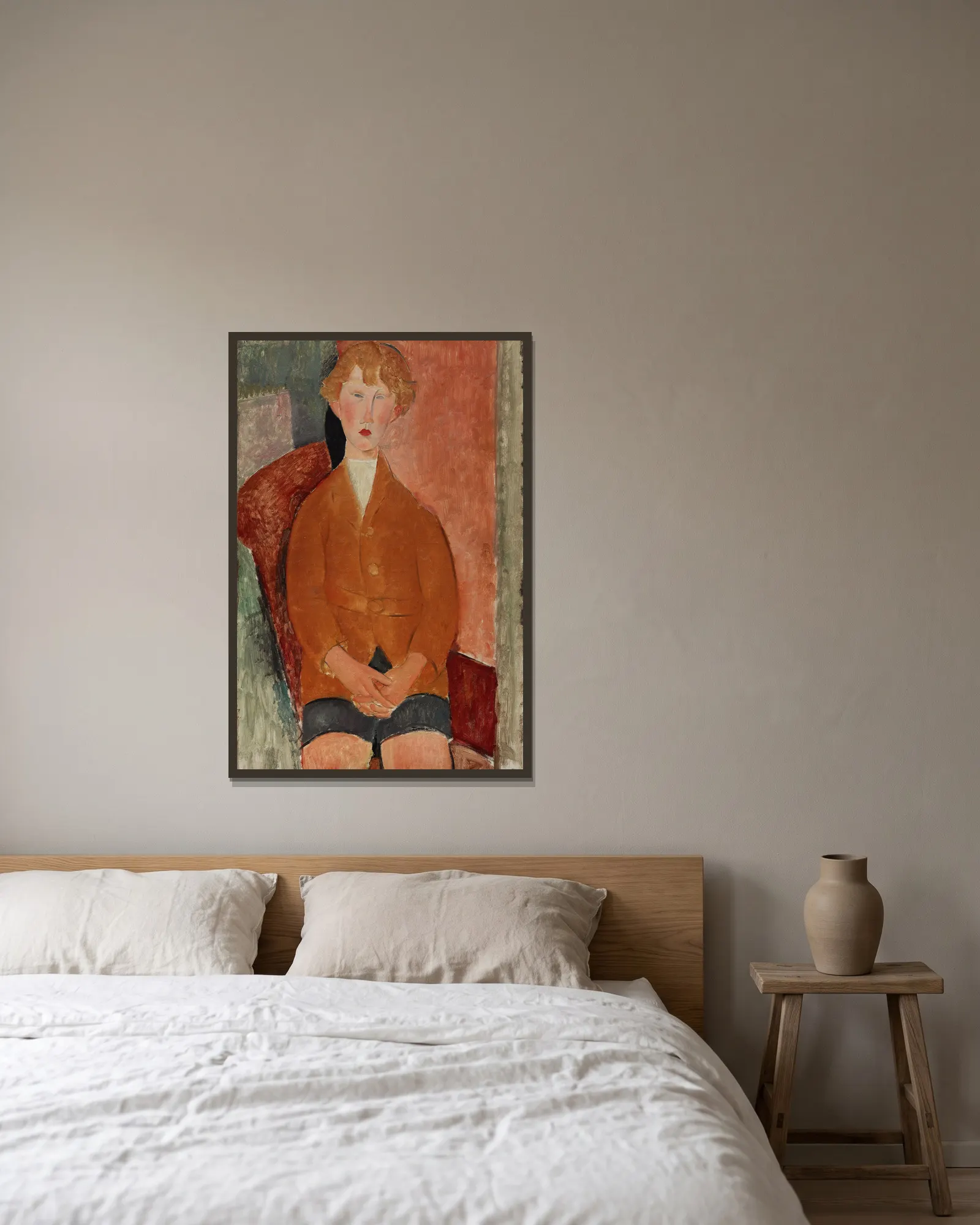 Boy in Short Pants av Amedeo Modigliani inramad på en vägg