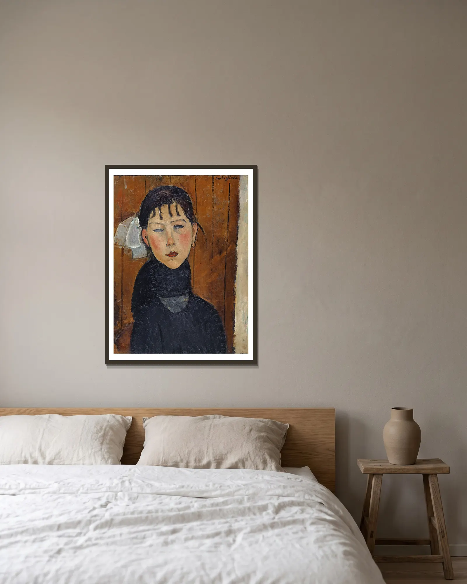Marie (Marie, Daughter of the People) av Amedeo Modigliani inramad på en vägg
