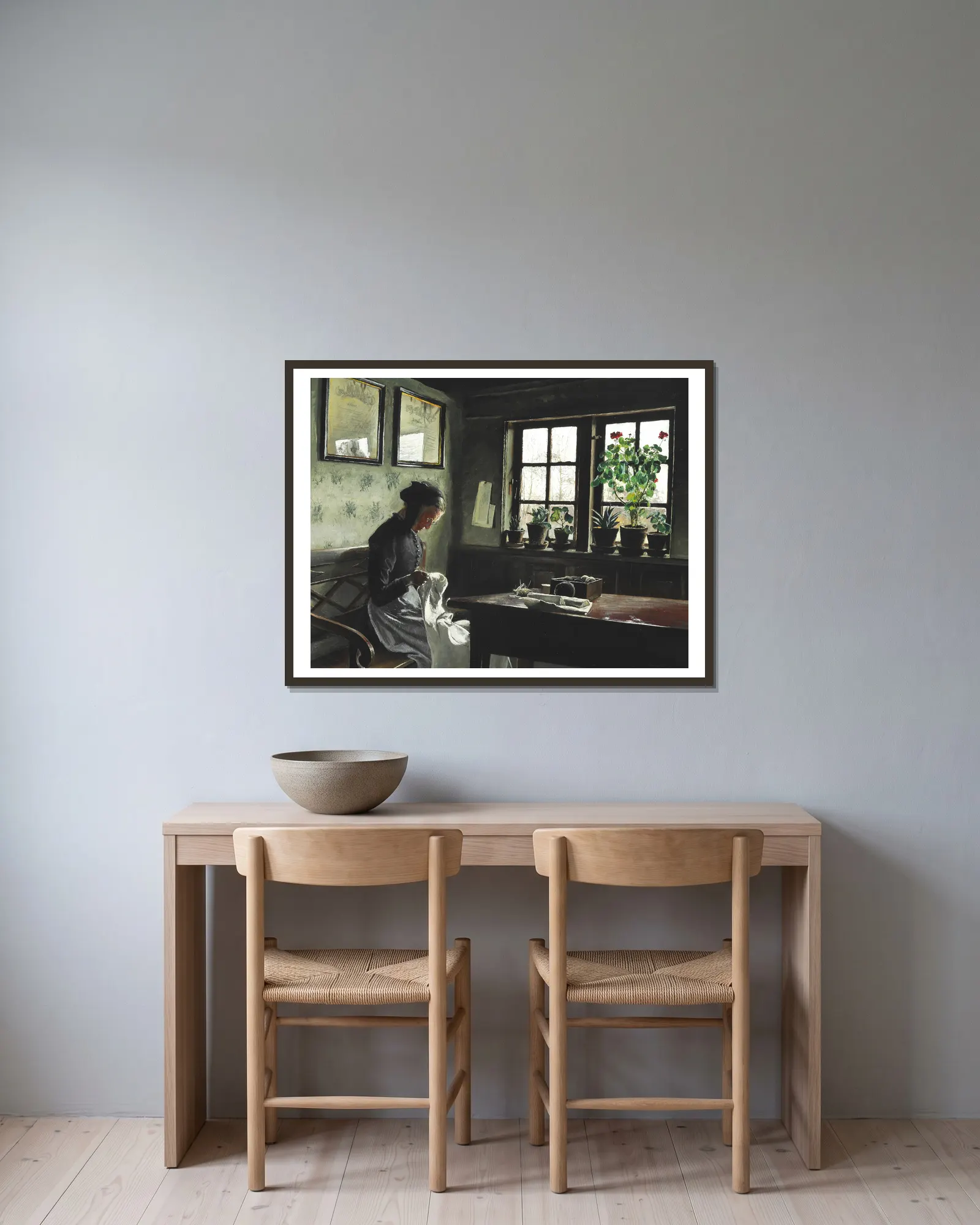 Interiør med syende kone av Laurits Andersen Ring inramad på en vägg