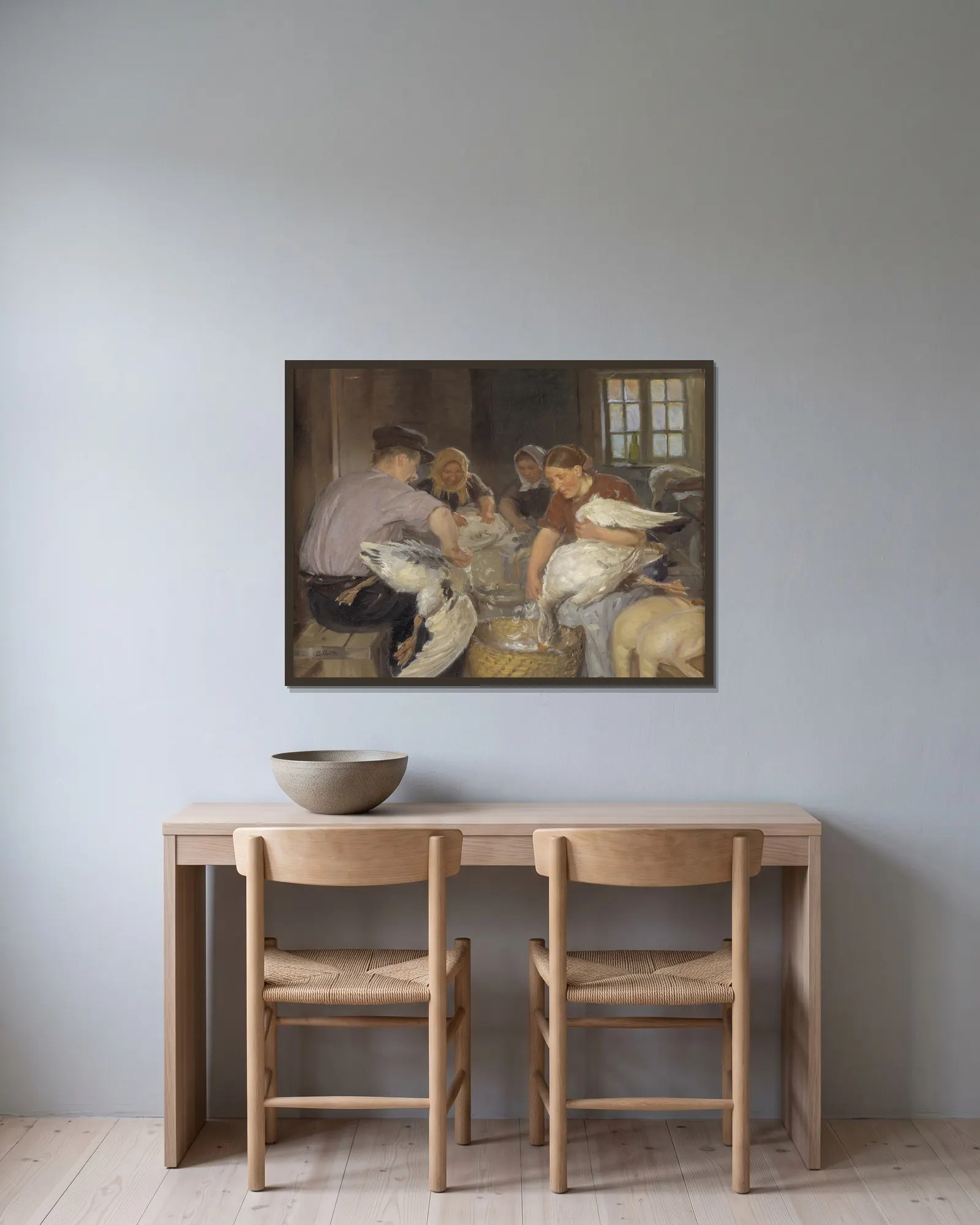 Plucking the Geese av Anna Ancher inramad på en vägg