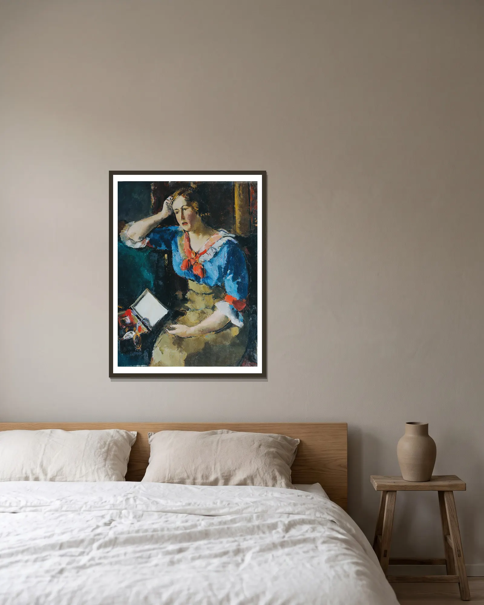 Sitzende Dame In Blauer Bluse av Anton Faistauer inramad på en vägg