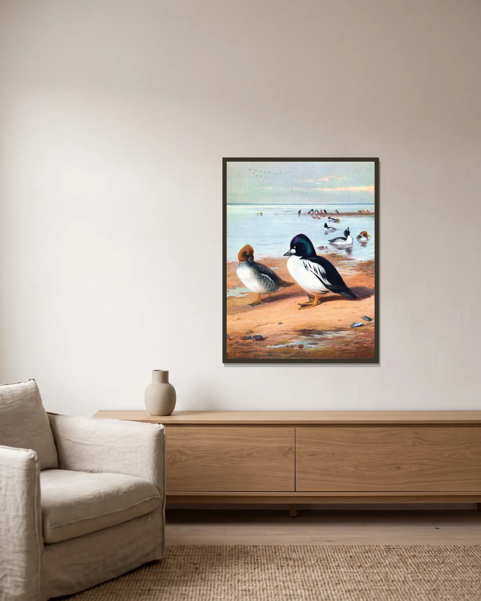 Golden-Eye av Archibald Thorburn inramad på en vägg