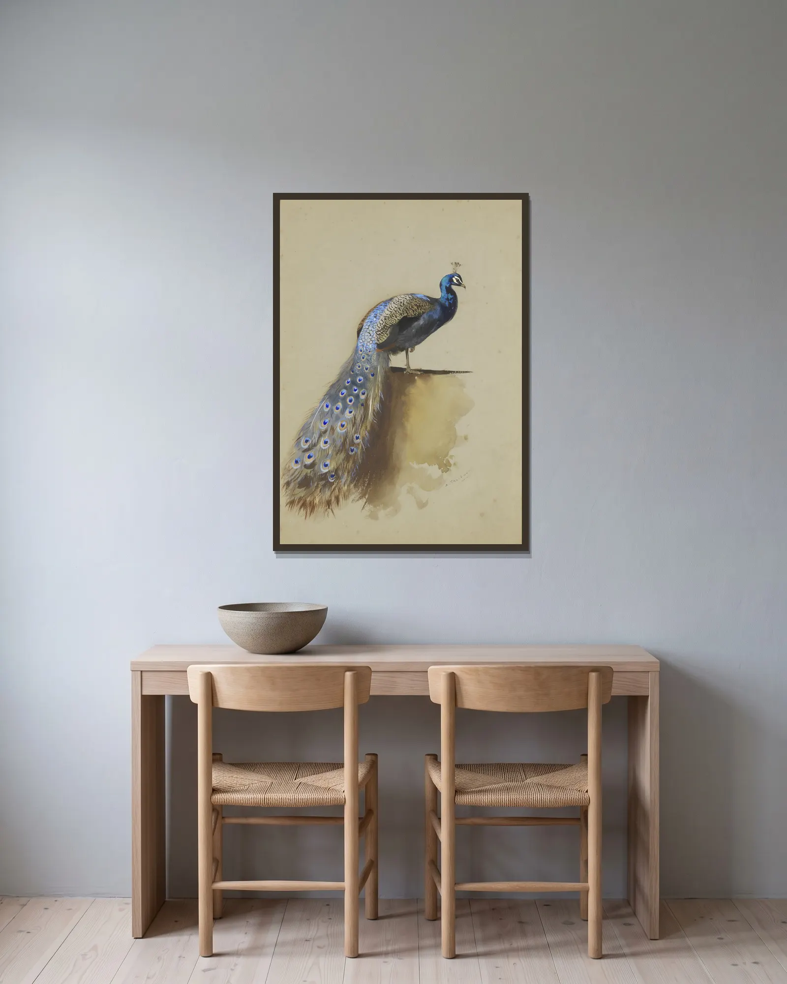 Peacock av Archibald Thorburn inramad på en vägg