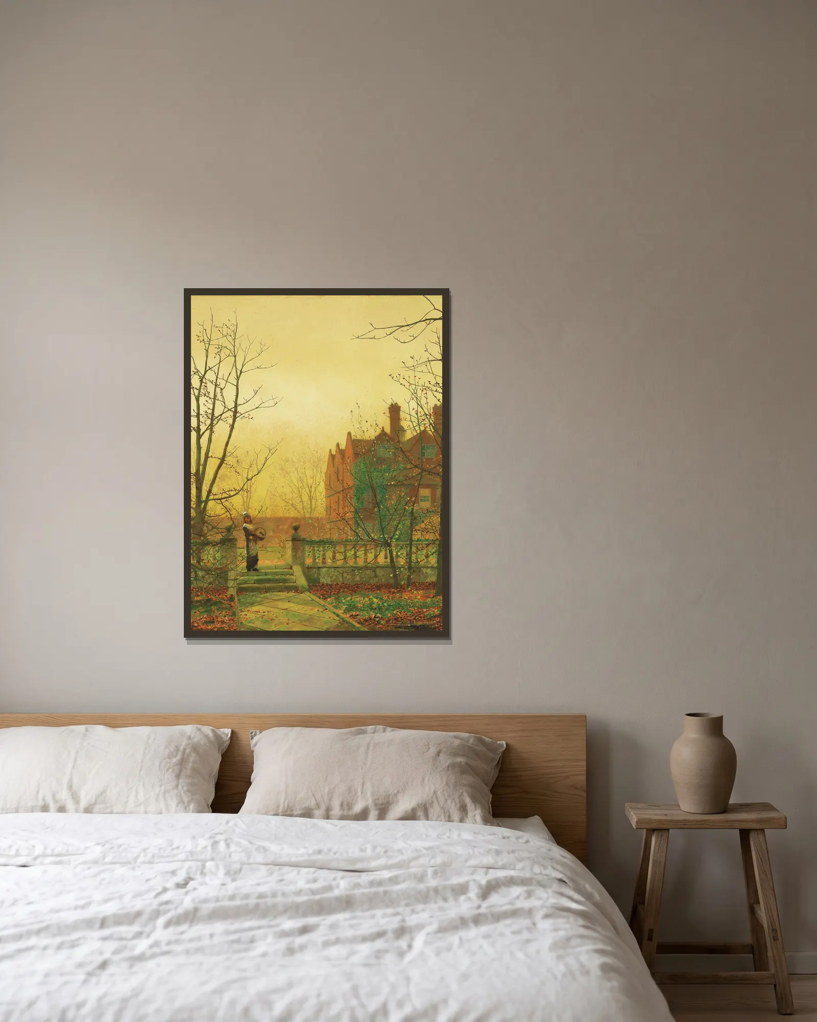 Autumn Gold av John Atkinson Grimshaw inramad på en vägg