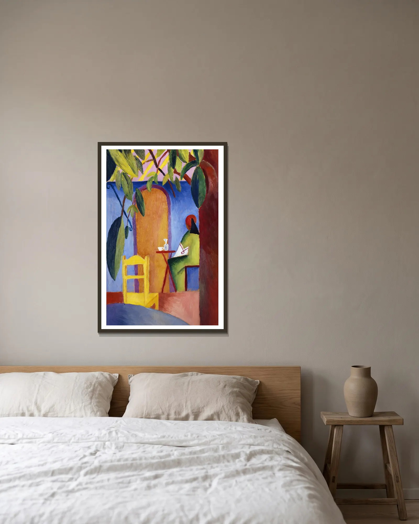 Turkish Café av August Macke inramad på en vägg