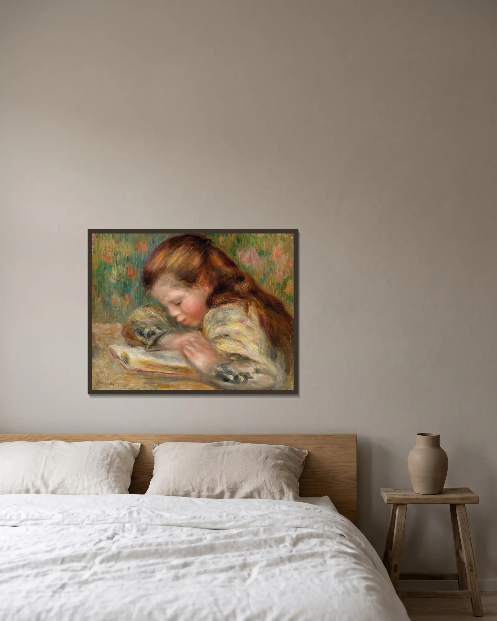 Child Reading (Enfant lisant) av Pierre-Auguste Renoir inramad på en vägg
