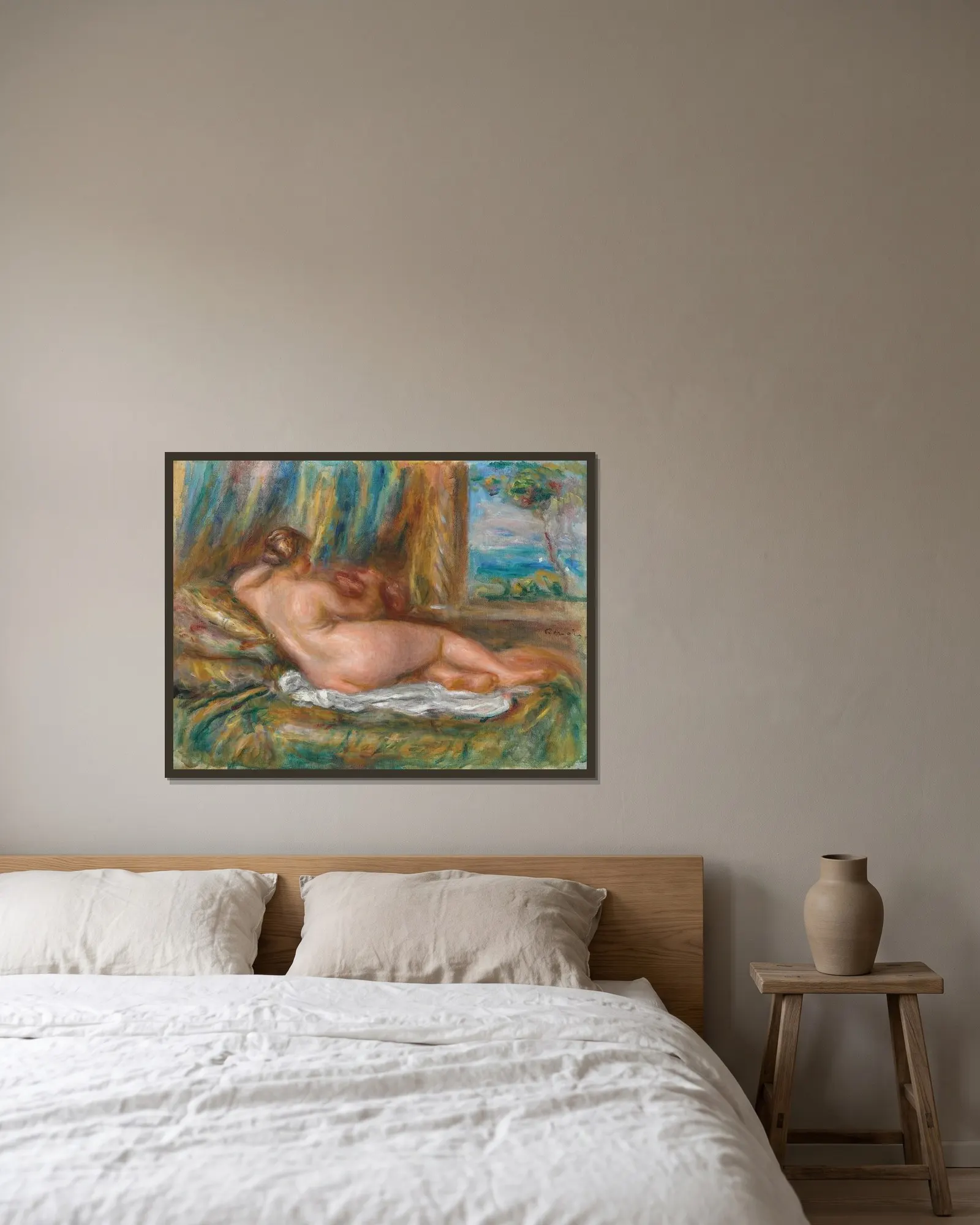 Nu couché (Odalisque couchée) av Pierre-Auguste Renoir inramad på en vägg