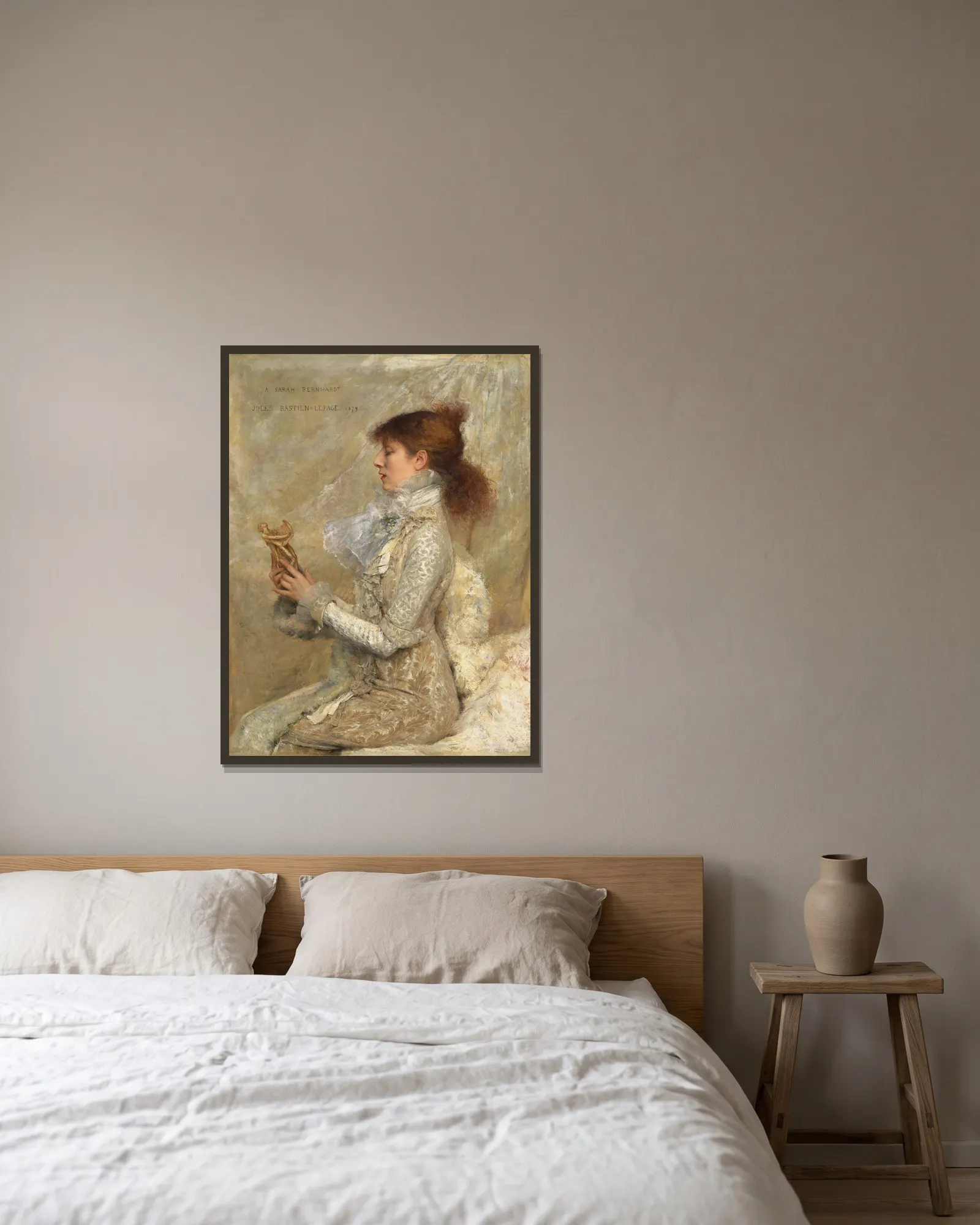 Portrait de Sarah Bernhardt av Jules Bastien-Lepage inramad på en vägg