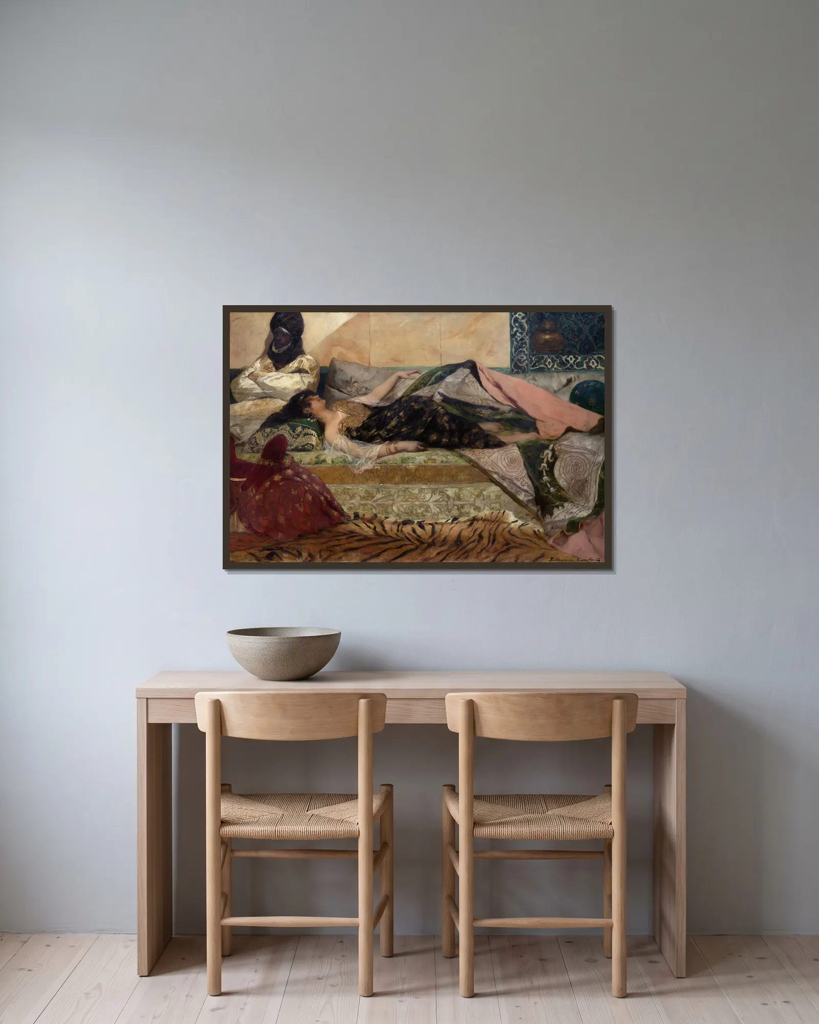 Odalisque av Jean-Joseph-Benjamin Constant inramad på en vägg