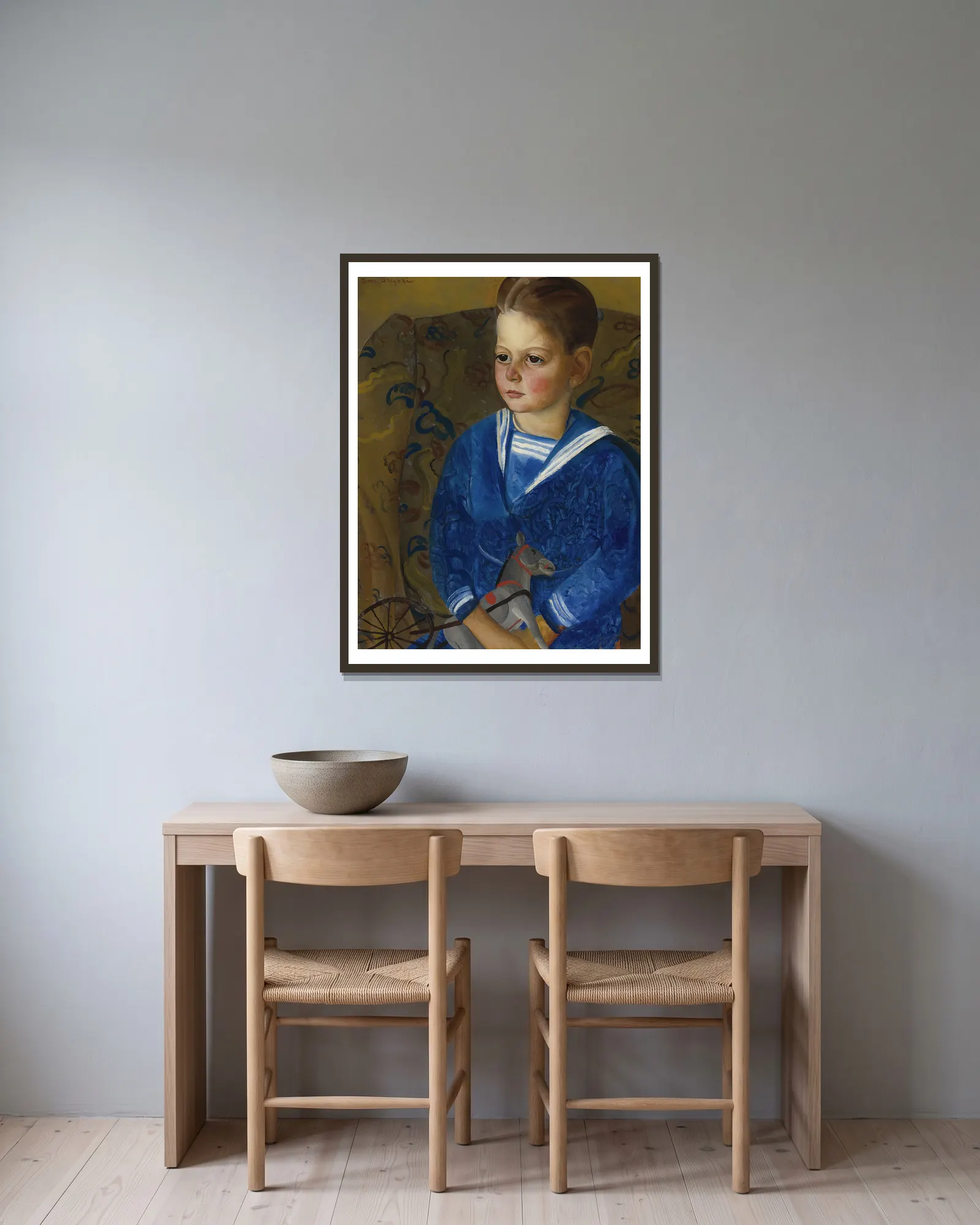 Boy In a Sailor Suit av Boris Grigoriev inramad på en vägg
