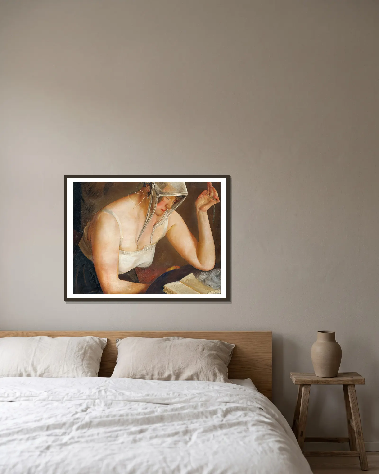 Woman Reading av Boris Grigoriev inramad på en vägg