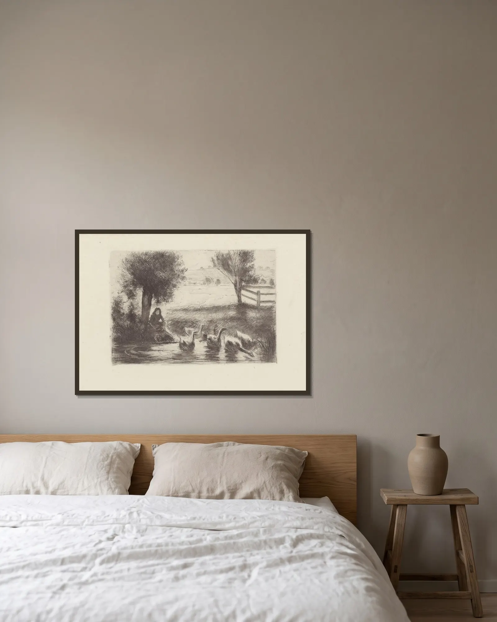 Gardeuse d’oies av Camille Pissarro inramad på en vägg