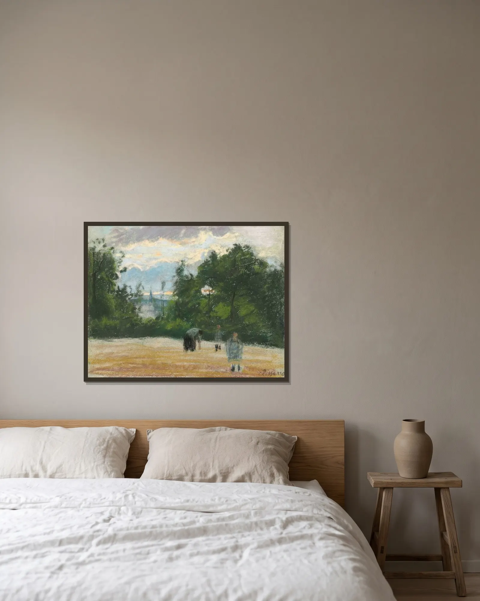 La clairière av Camille Pissarro inramad på en vägg