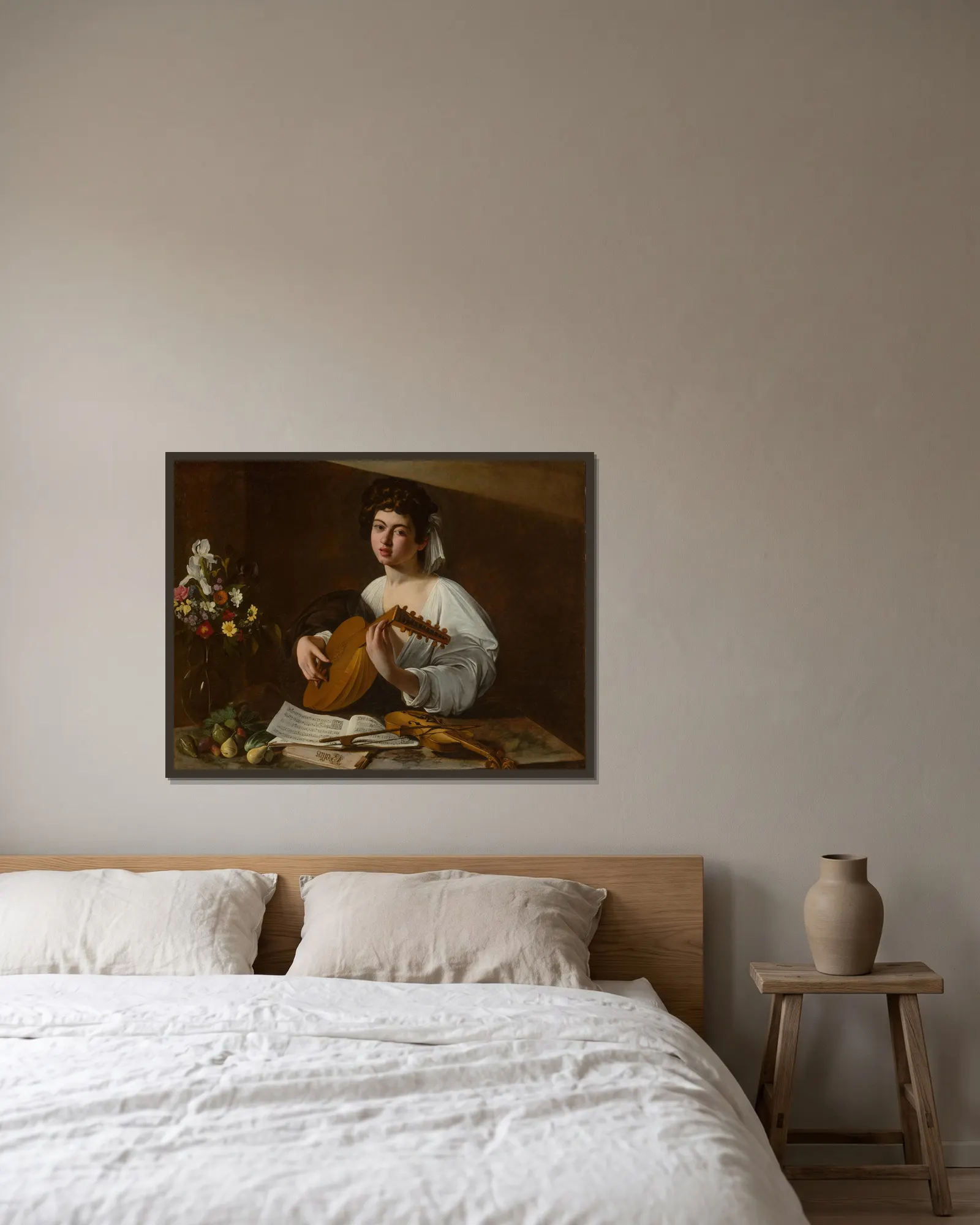 The Lute Player av Caravaggio inramad på en vägg