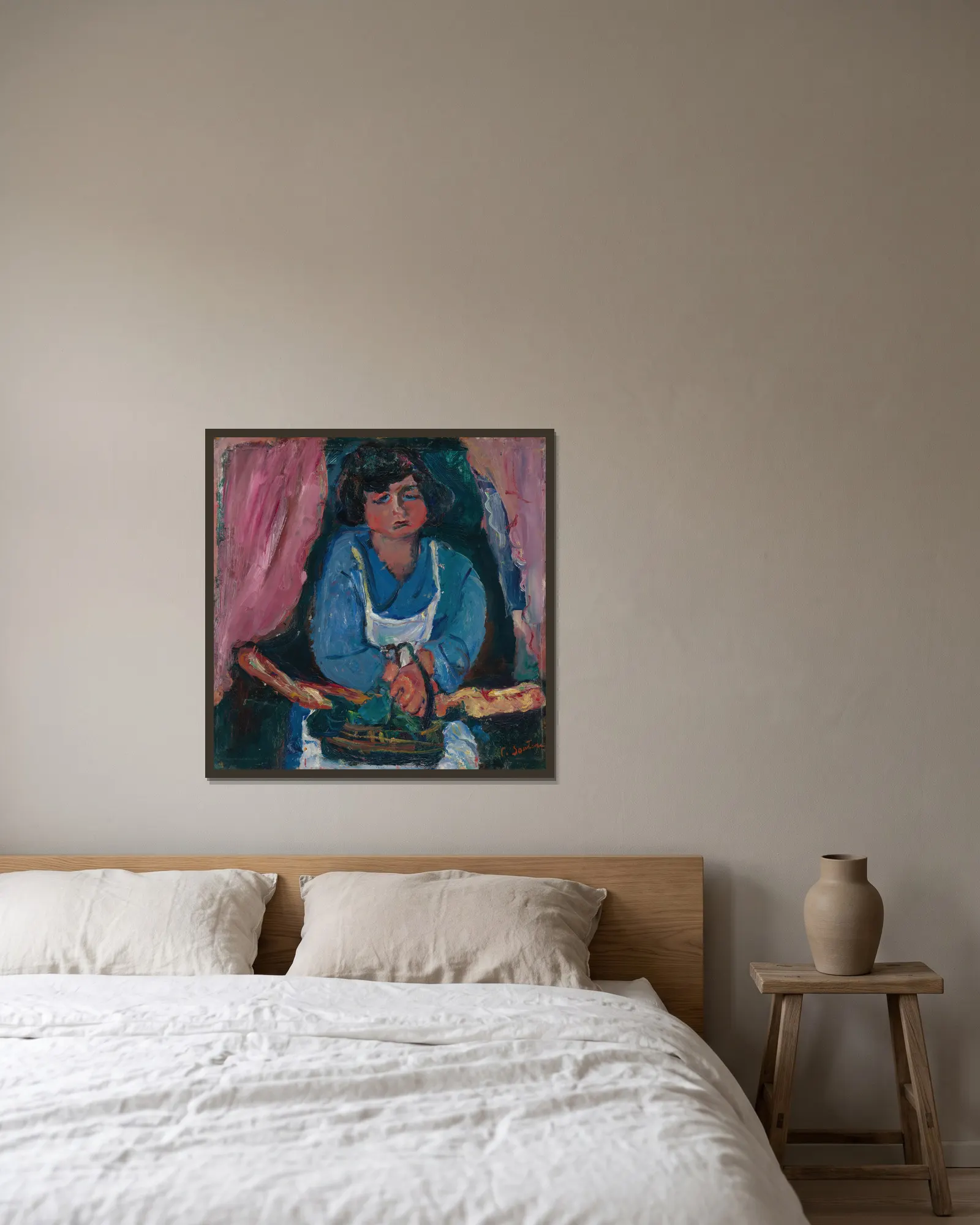 La Servante En Bleu av Chaïm Soutine inramad på en vägg
