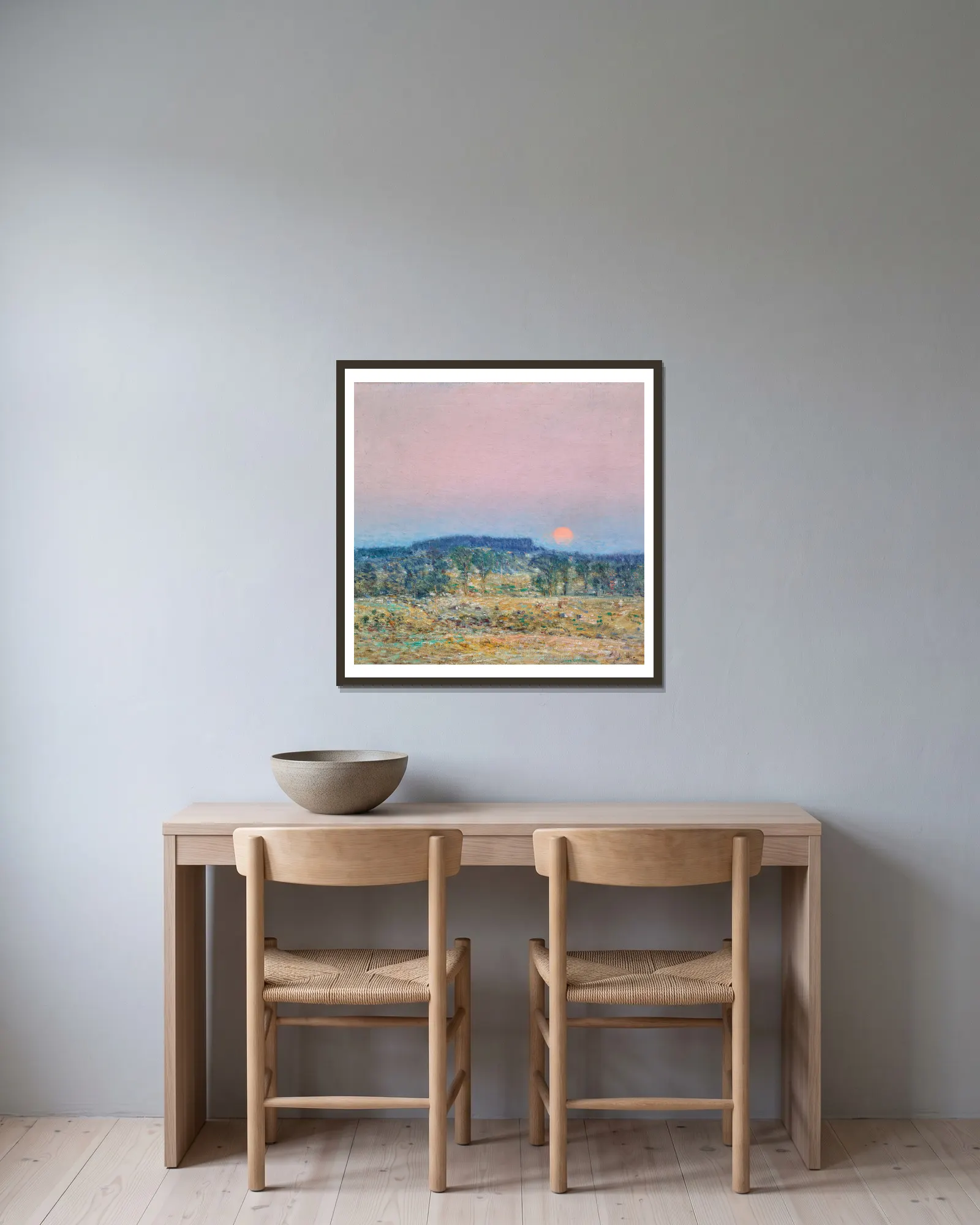 September Moonrise av Childe Hassam inramad på en vägg