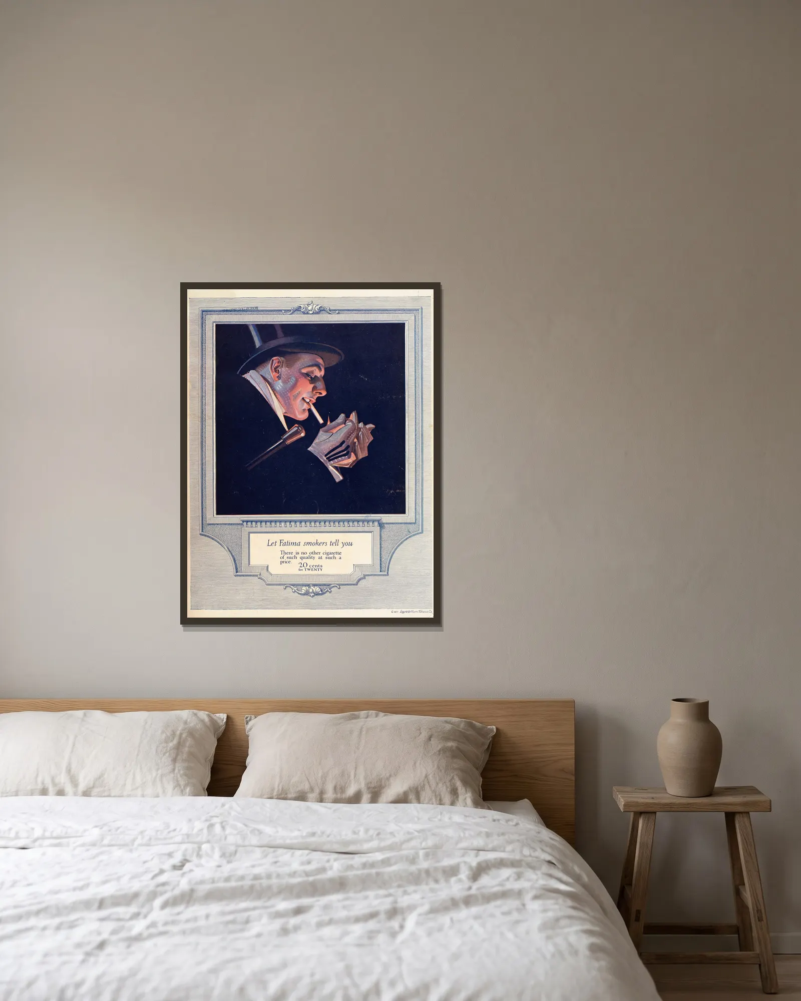 Fatima Cigarette av Joseph Christian Leyendecker inramad på en vägg