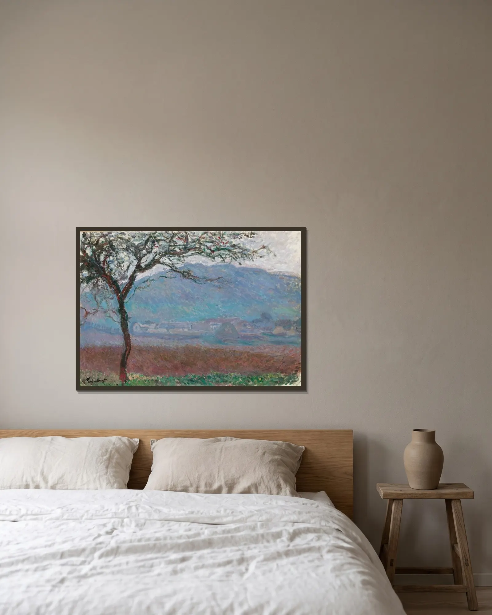Champ À Giverny av Claude Monet inramad på en vägg