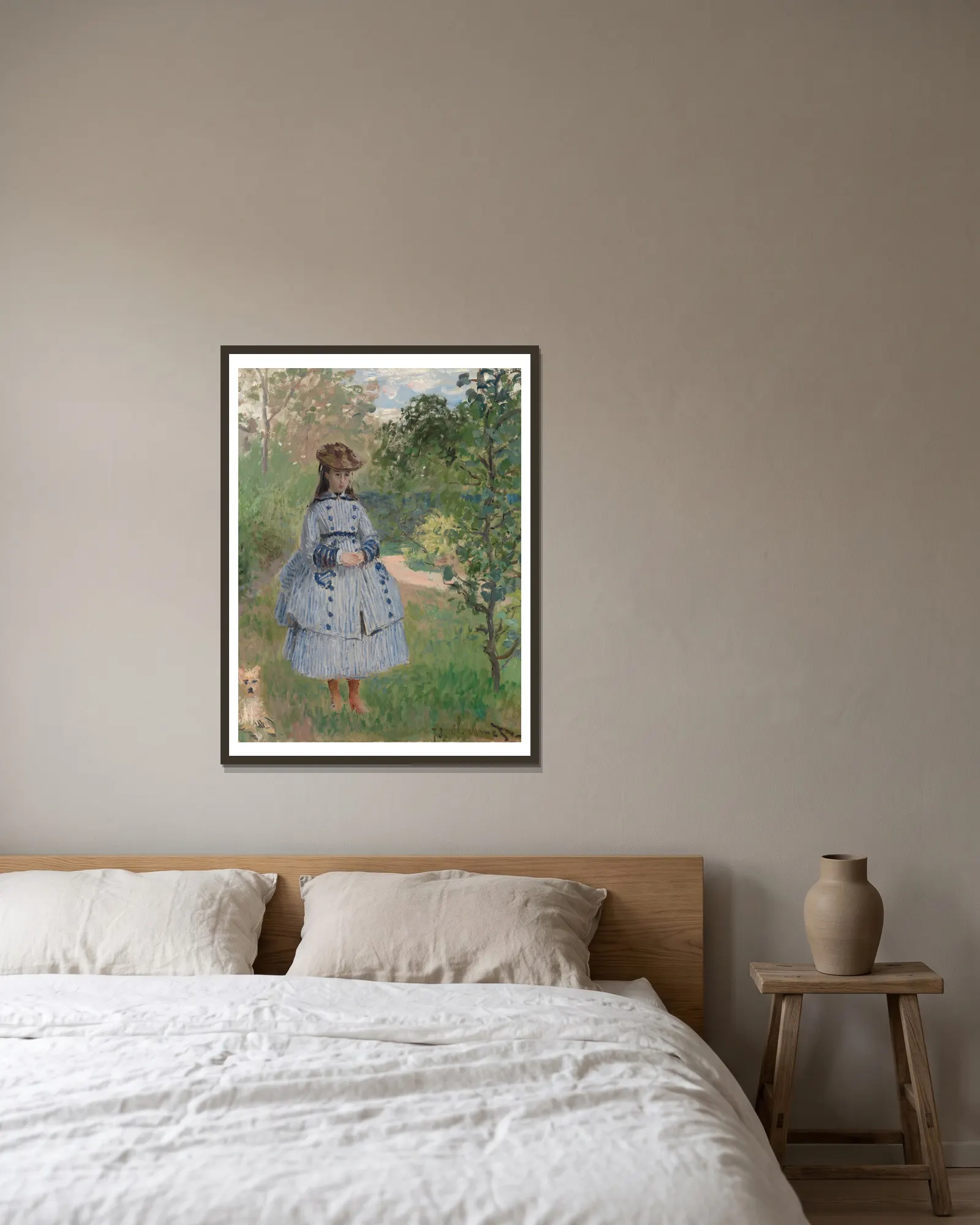Girl with Dog av Claude Monet inramad på en vägg
