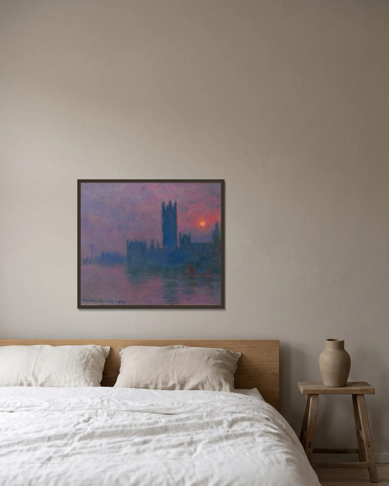 Le Parlement, soleil couchant av Claude Monet inramad på en vägg