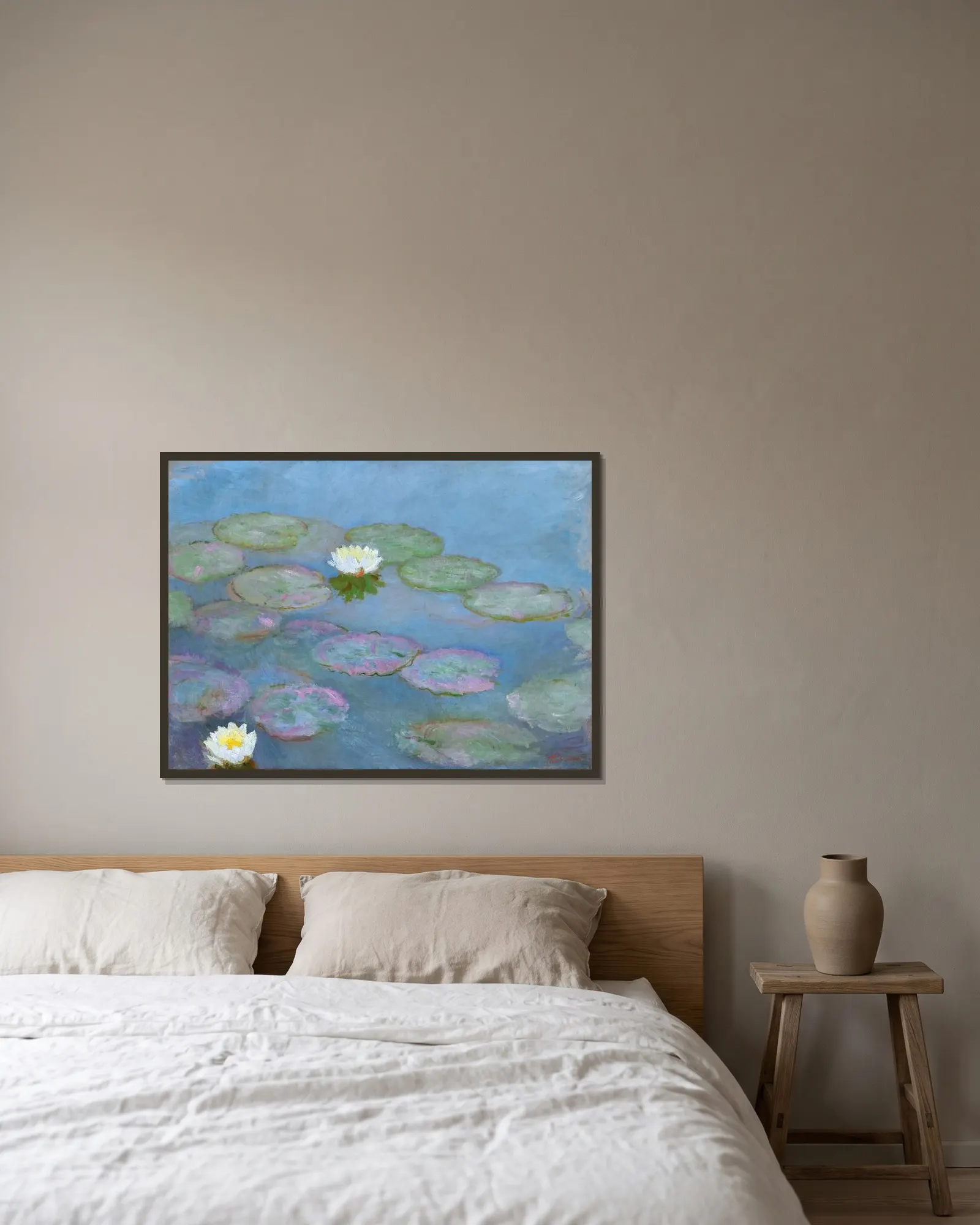 Nymphéas av Claude Monet inramad på en vägg