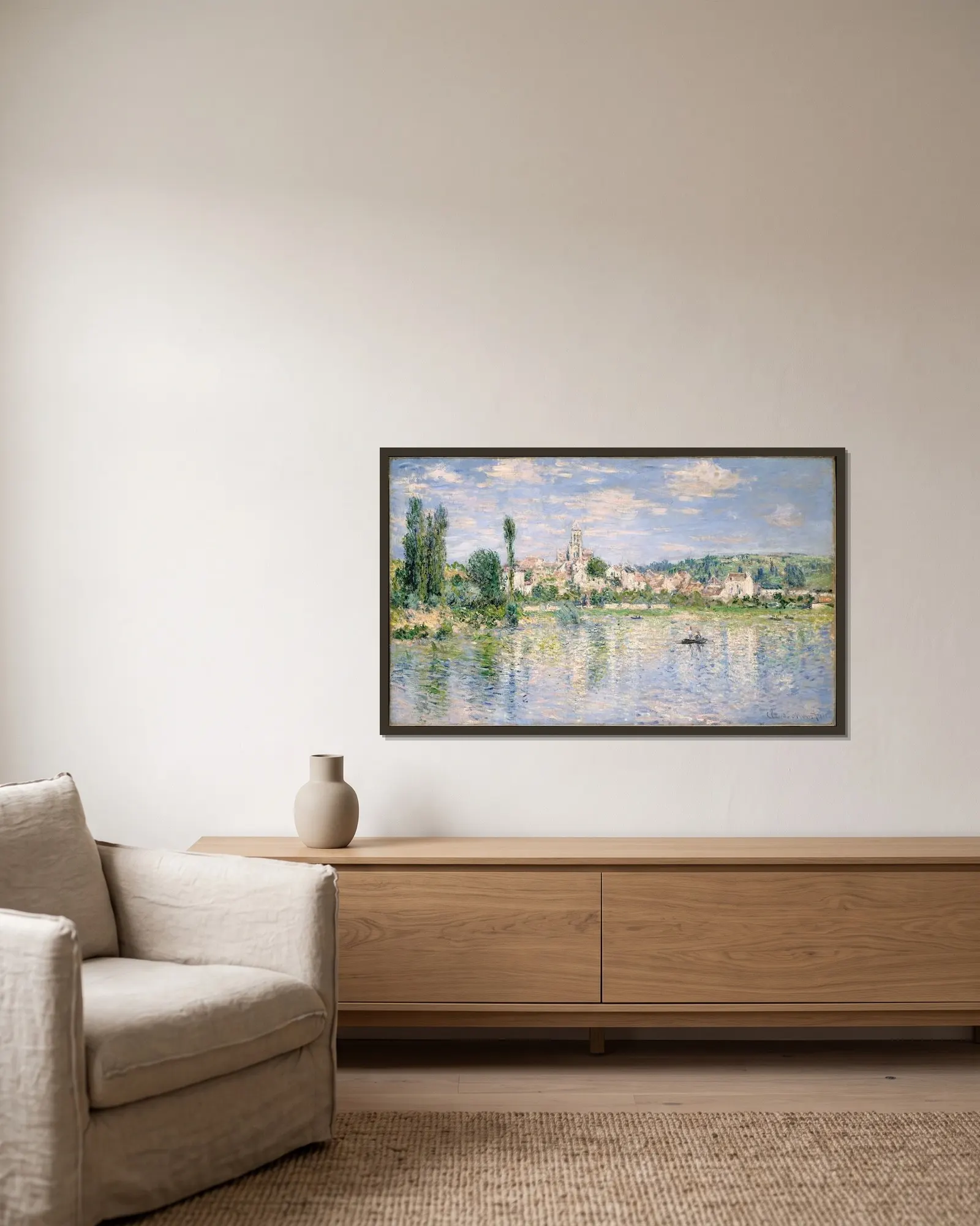 Vétheuil in Summer av Claude Monet inramad på en vägg