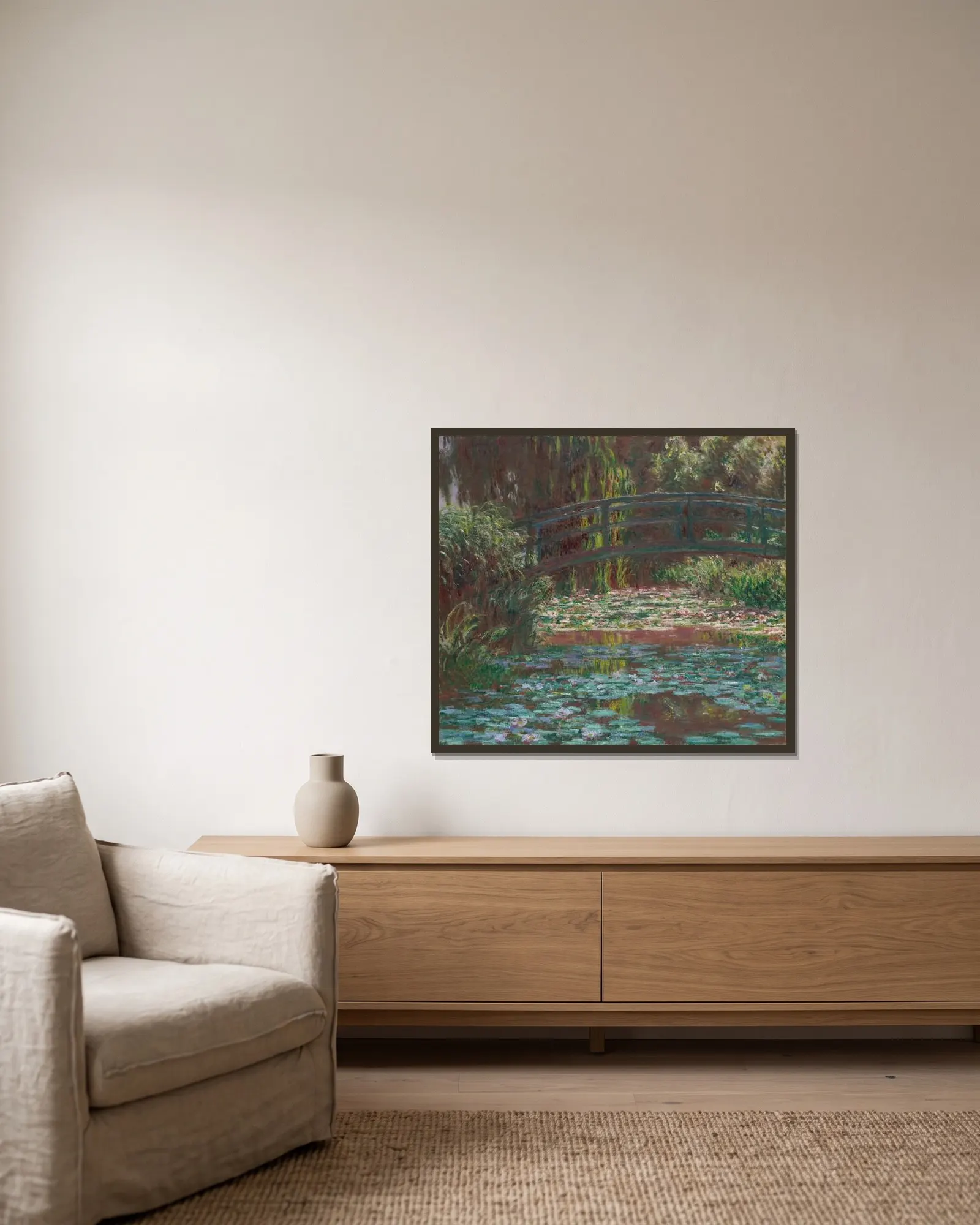 Water Lily Pond av Claude Monet inramad på en vägg