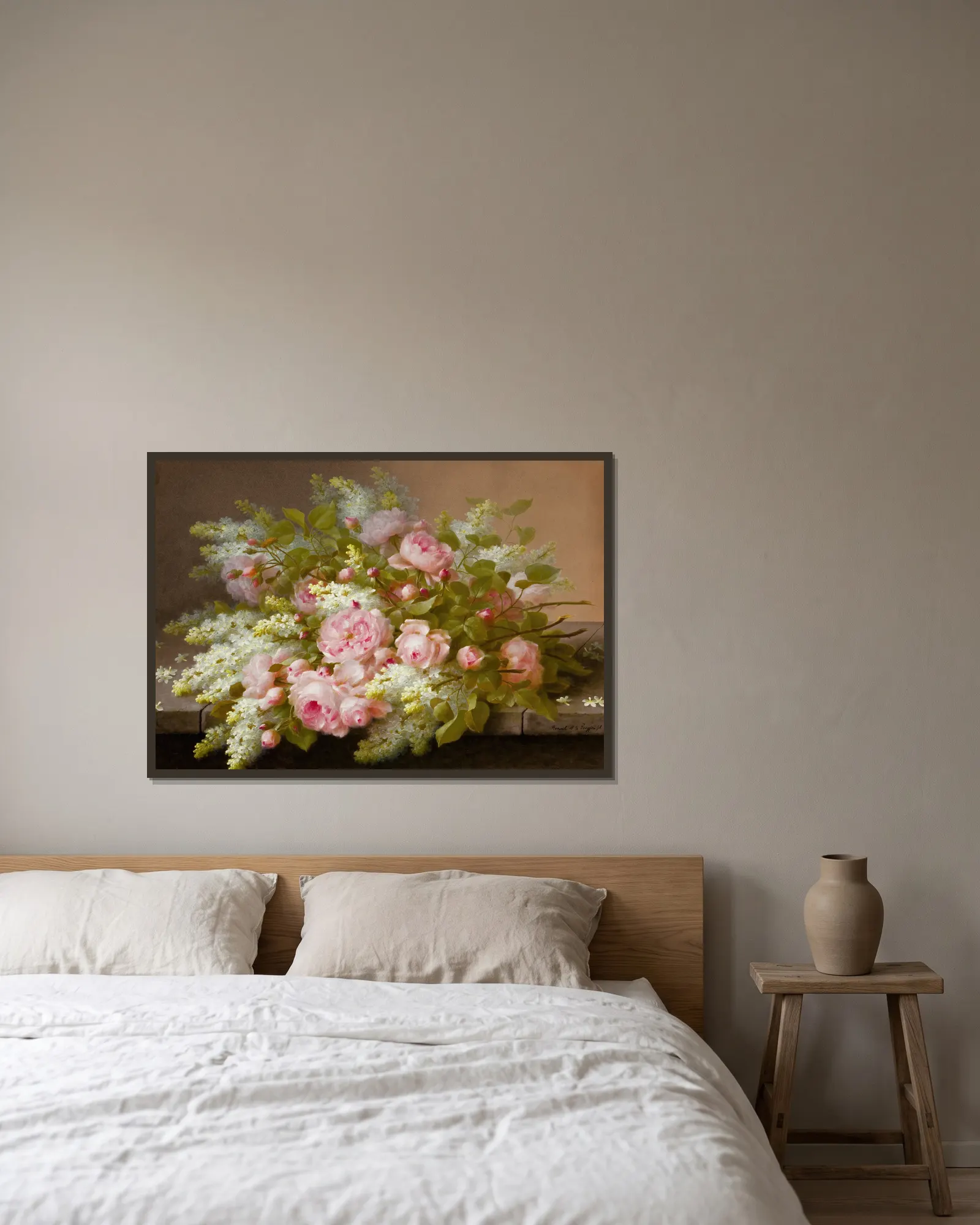 Floral Still Life av Raoul M. De Longpré inramad på en vägg