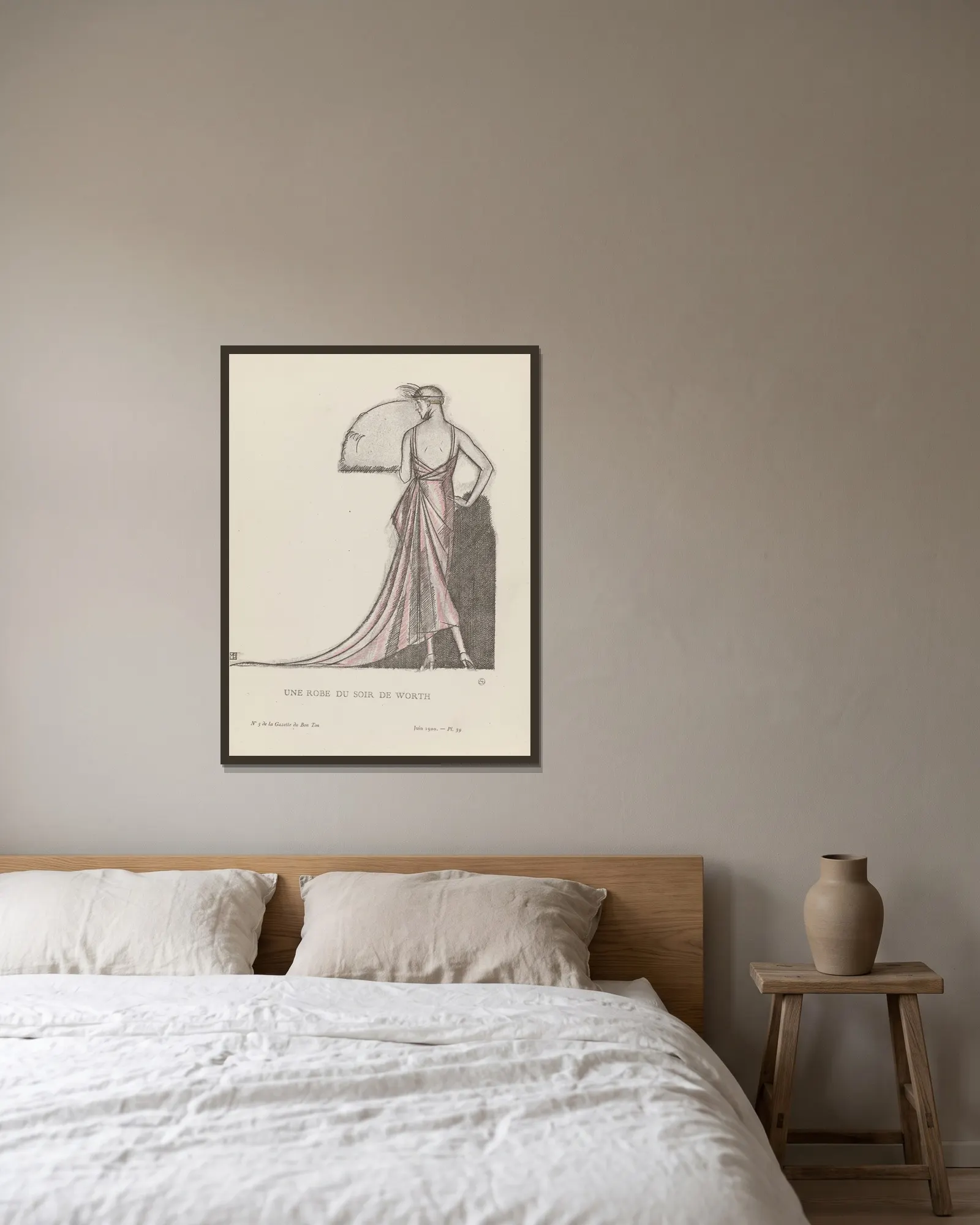Une robe du soir de Worth, 1920 – nr 1 av Bernard Boutet de Monvel inramad på en vägg