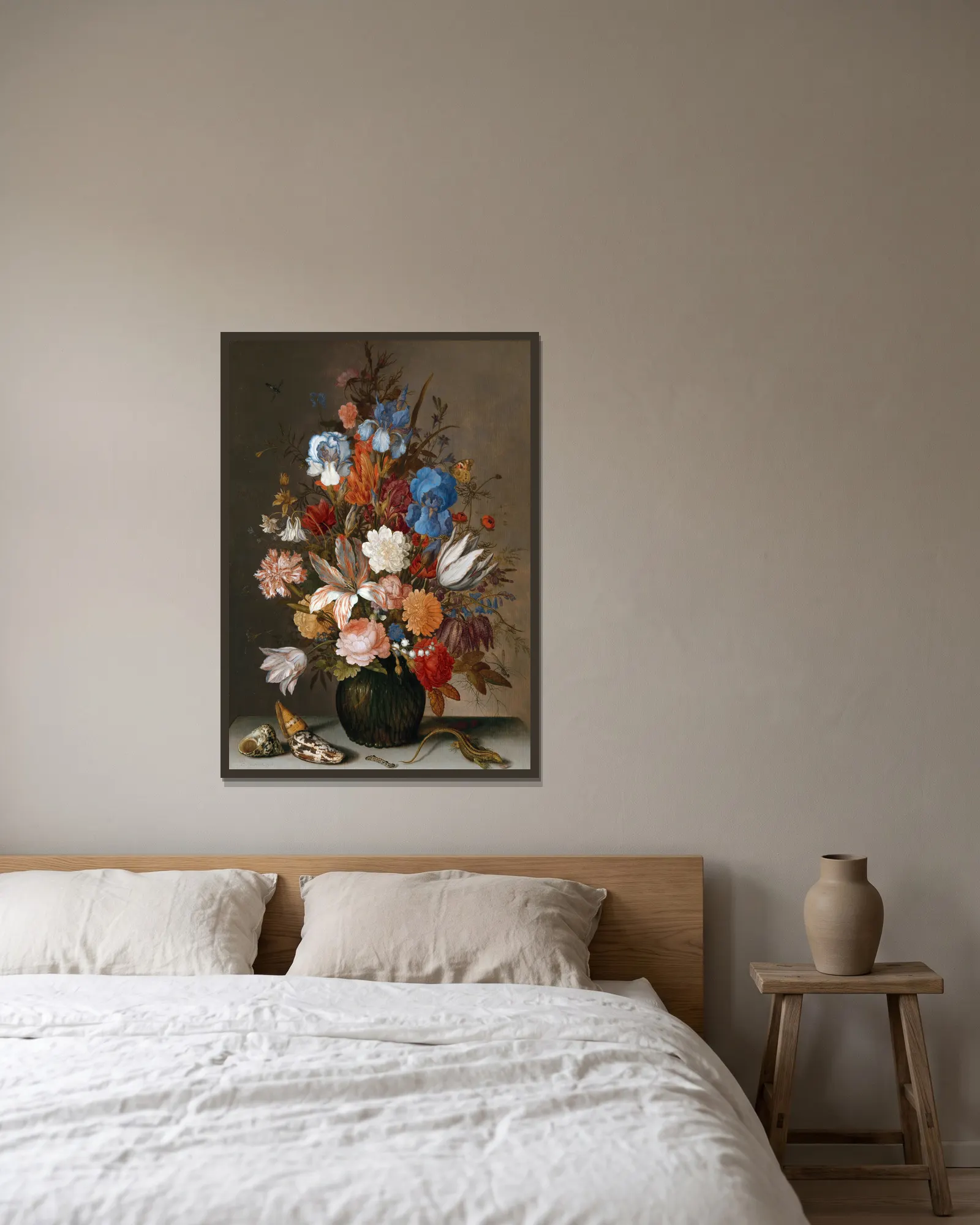 Still Life with Flowers av Balthasar van der Ast inramad på en vägg