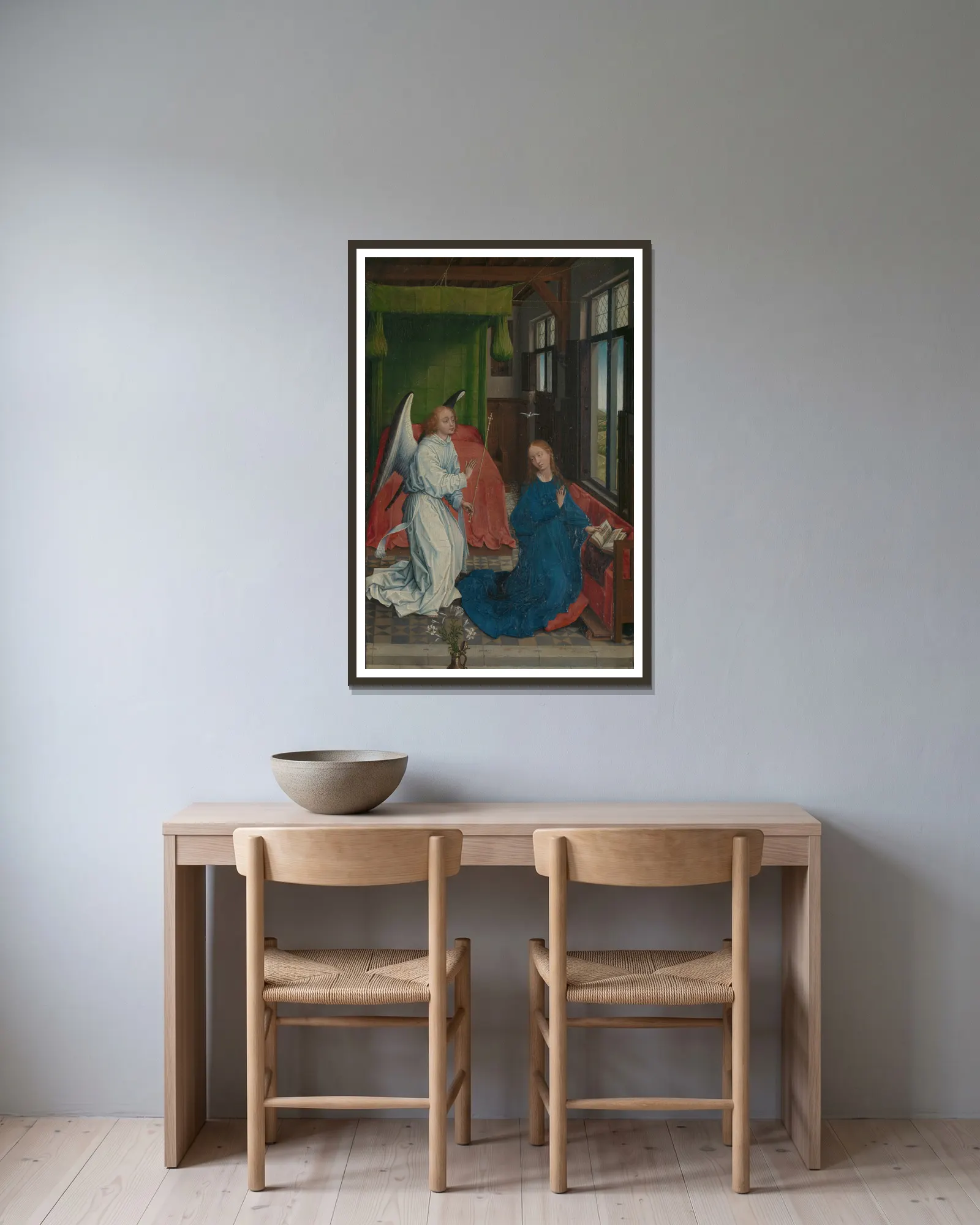 The Annunciation av Rogier van der Weyden inramad på en vägg
