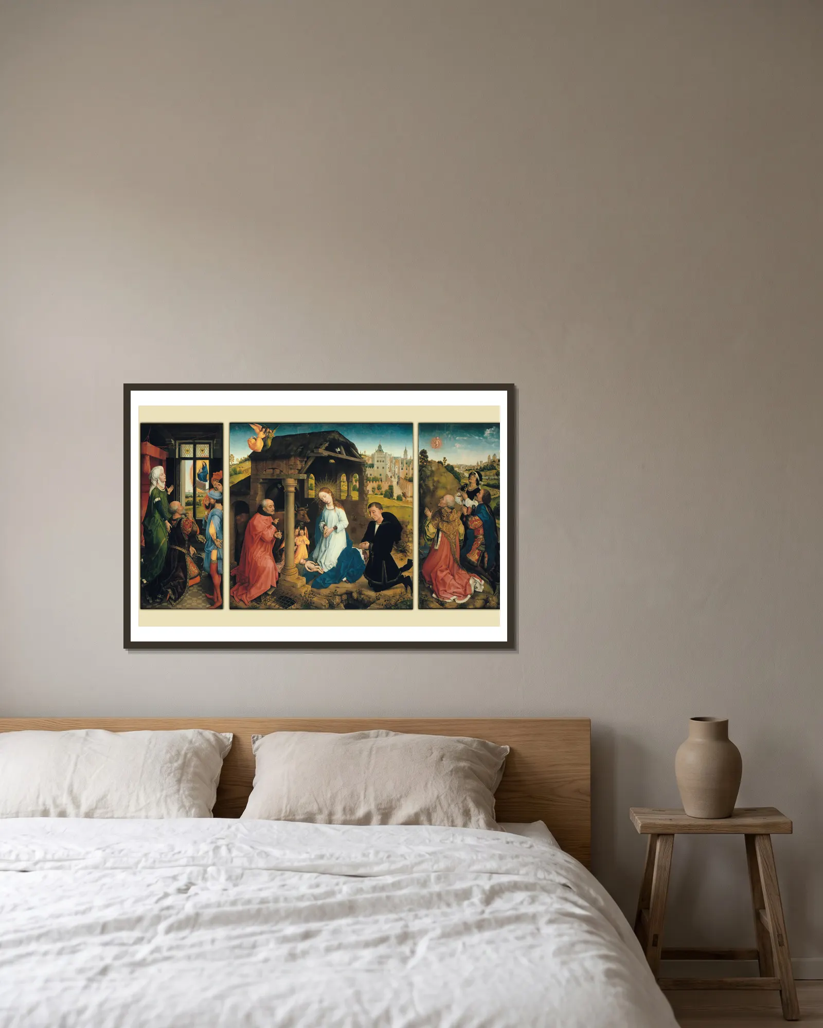 The Middelburg Altar av Rogier van der Weyden inramad på en vägg
