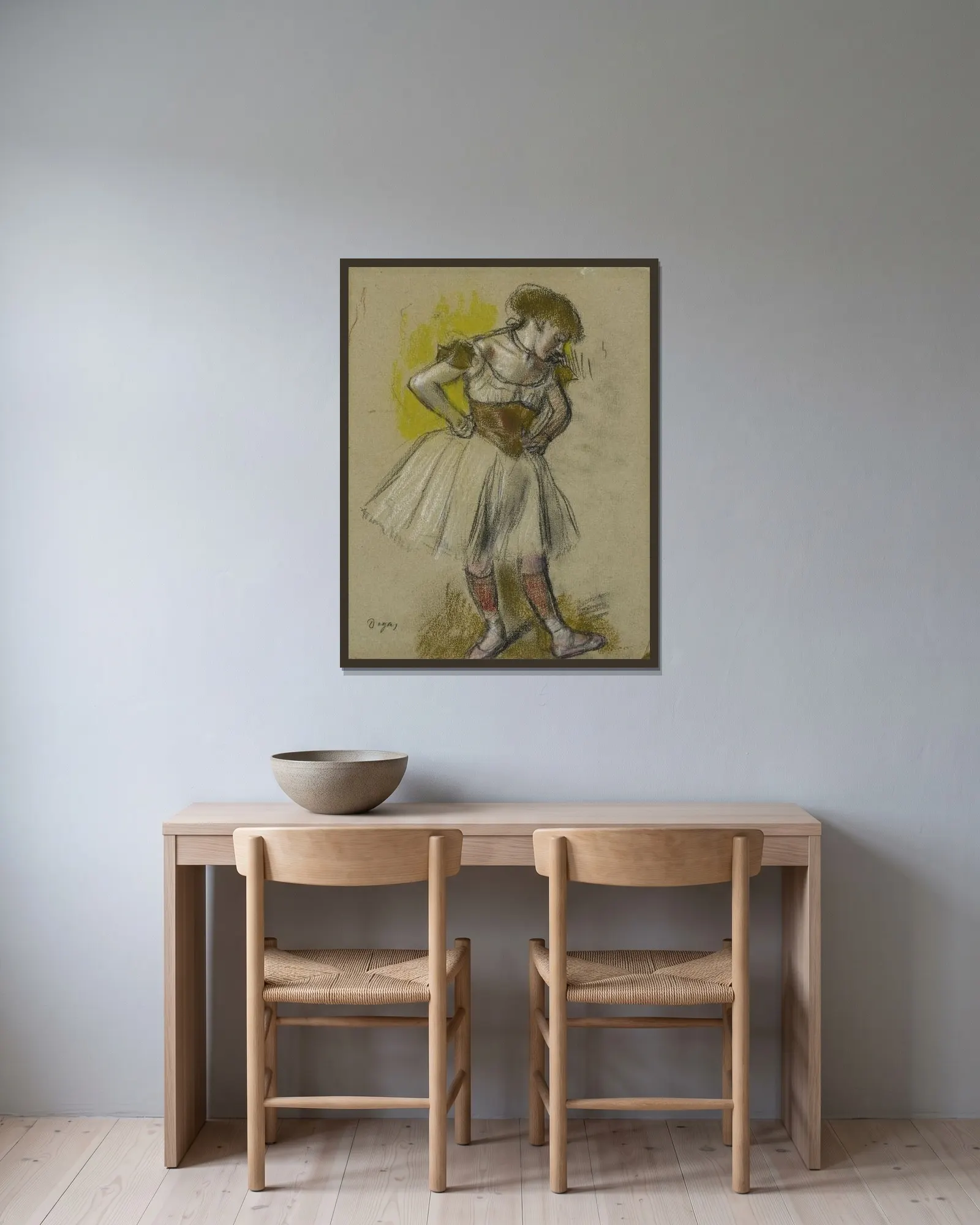 Danseuse av Edgar Degas inramad på en vägg
