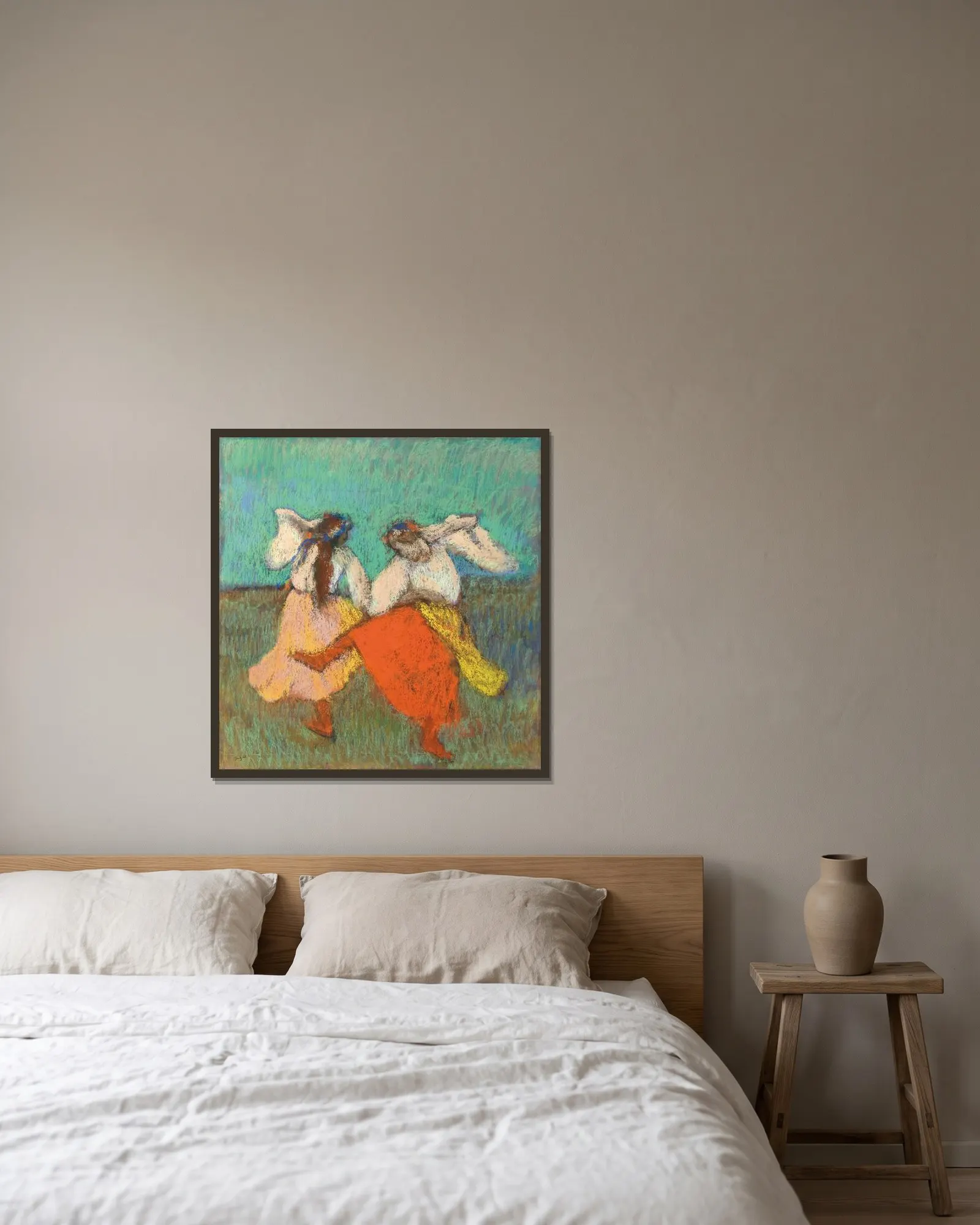 Danseuses Russes av Edgar Degas inramad på en vägg
