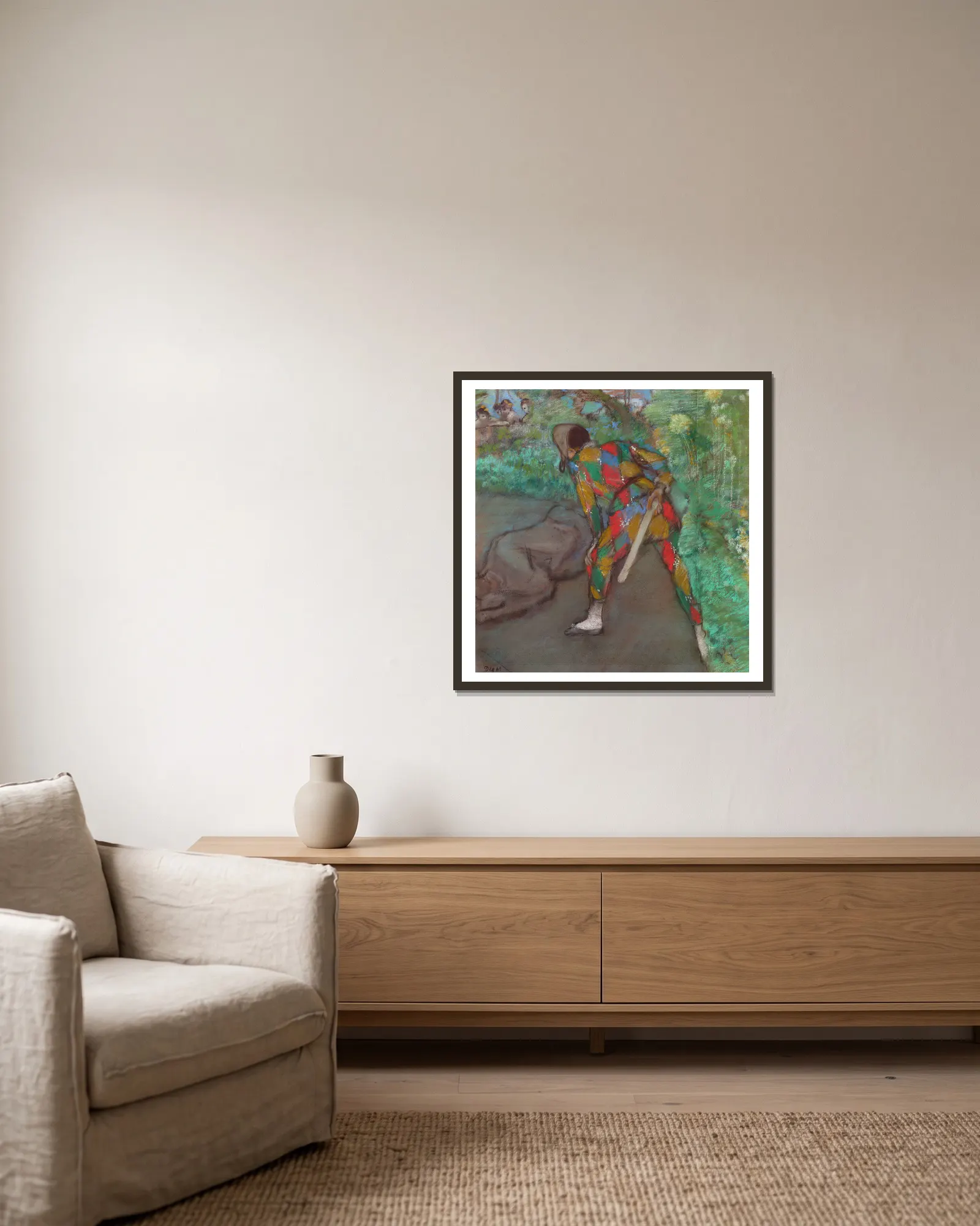 Harlequin av Edgar Degas inramad på en vägg