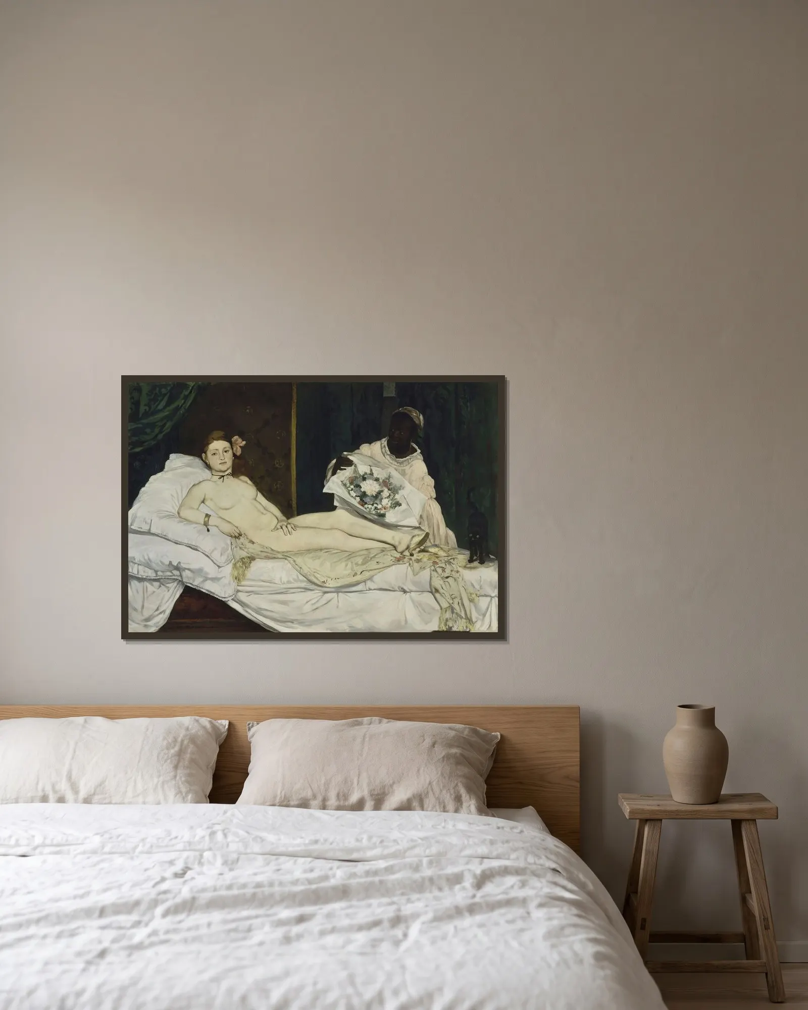 Olympia av Édouard Manet inramad på en vägg