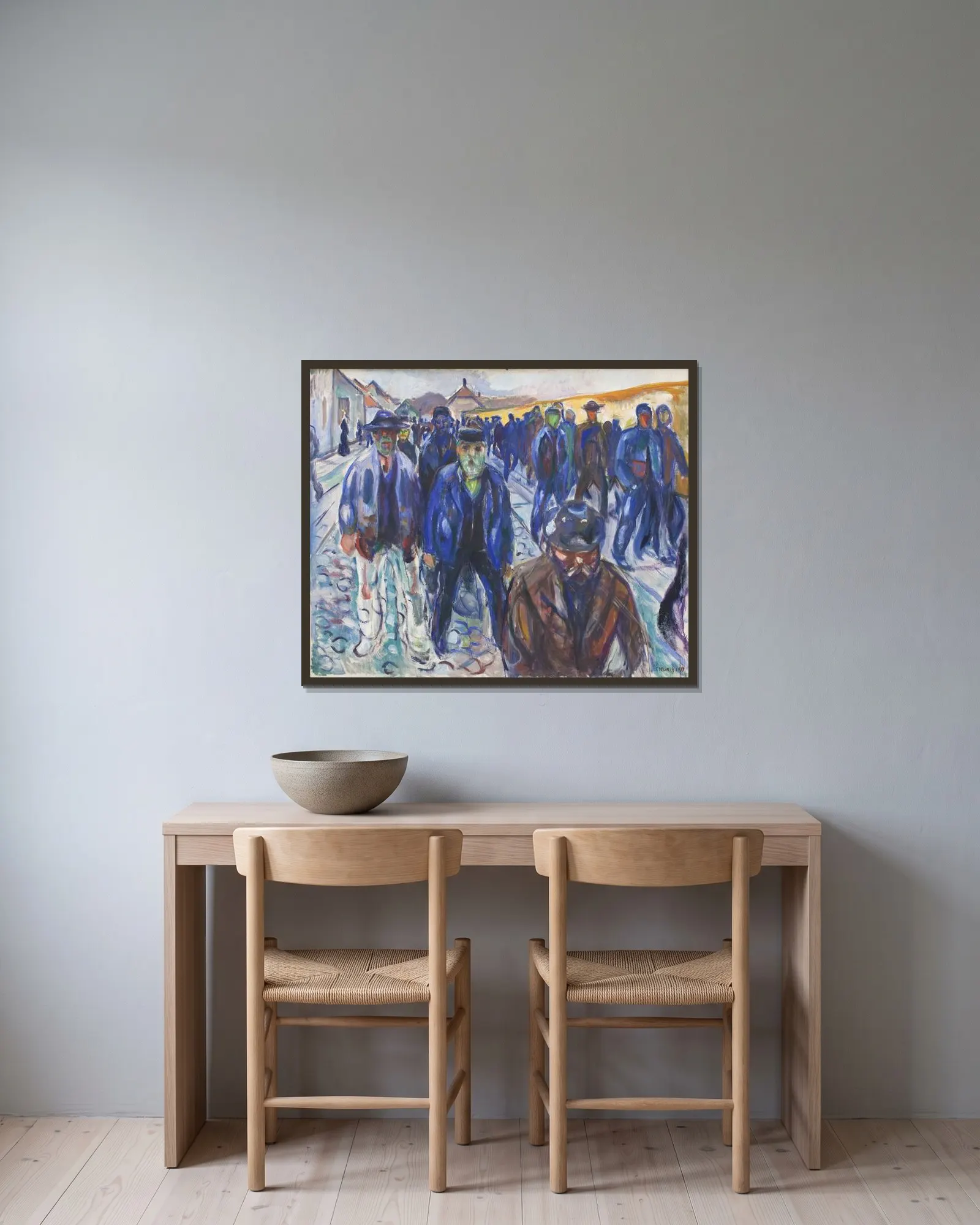 Hjemvendende arbejdere av Edvard Munch inramad på en vägg
