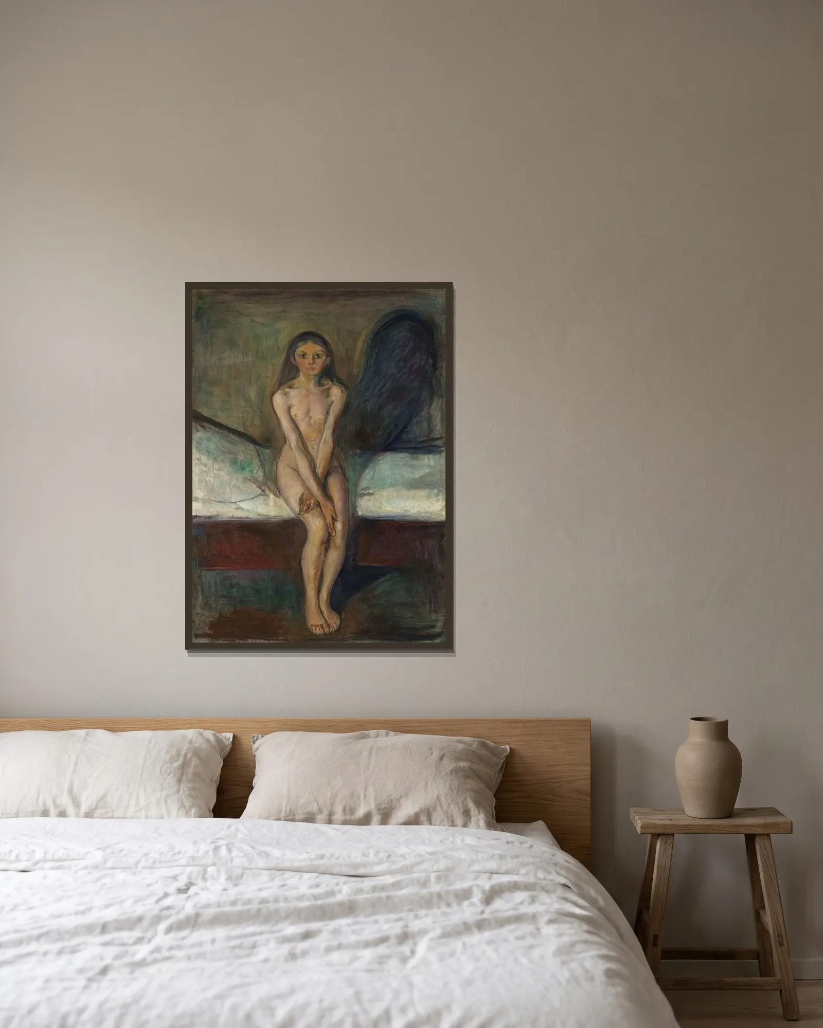Puberty av Edvard Munch inramad på en vägg