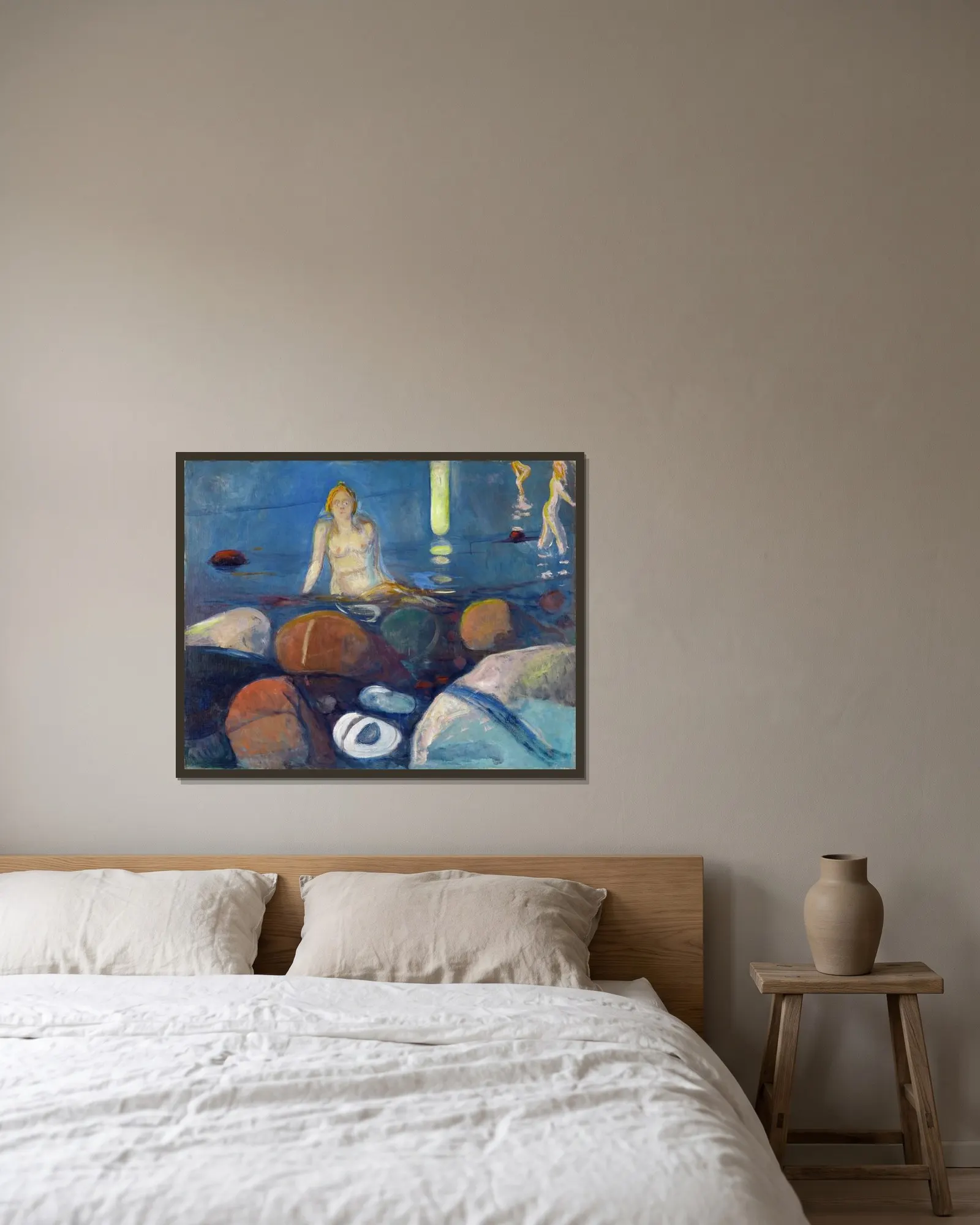 Summer Night. Mermaid av Edvard Munch inramad på en vägg