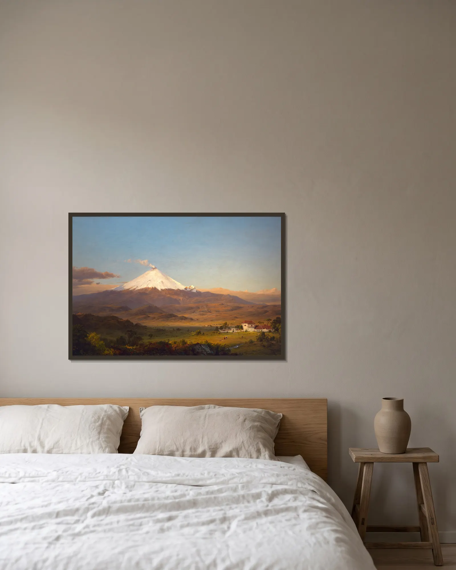 Cotopaxi av Frederic Edwin Church inramad på en vägg